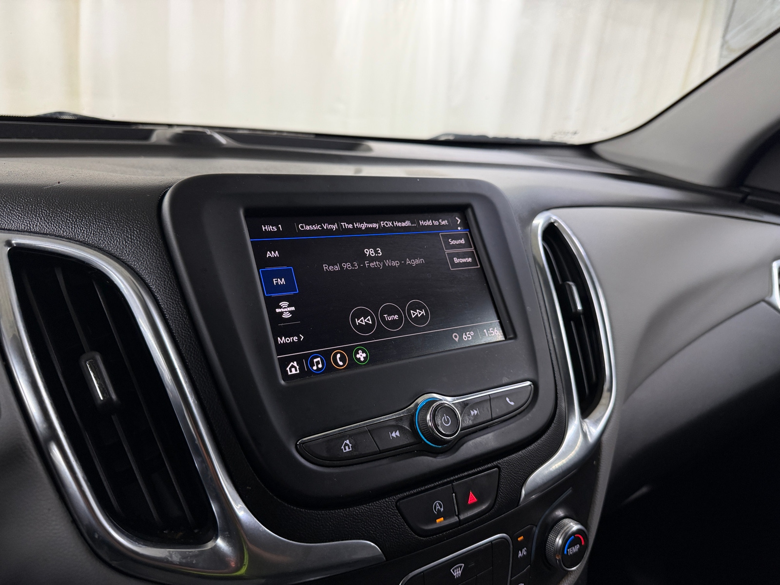 Thumbnail: 2022 Chevrolet Equinox - 4