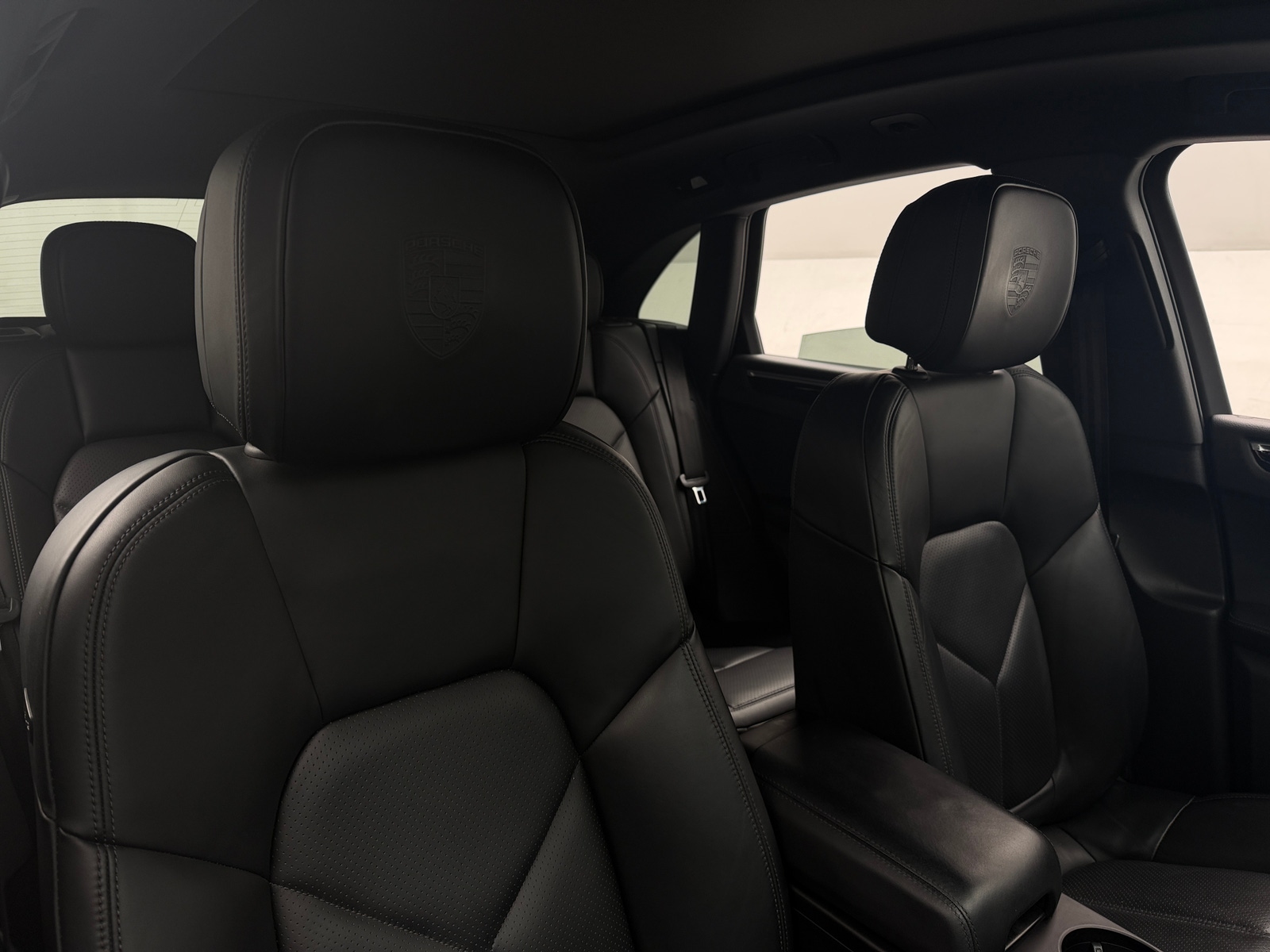 Thumbnail: 2023 Porsche Macan - 2