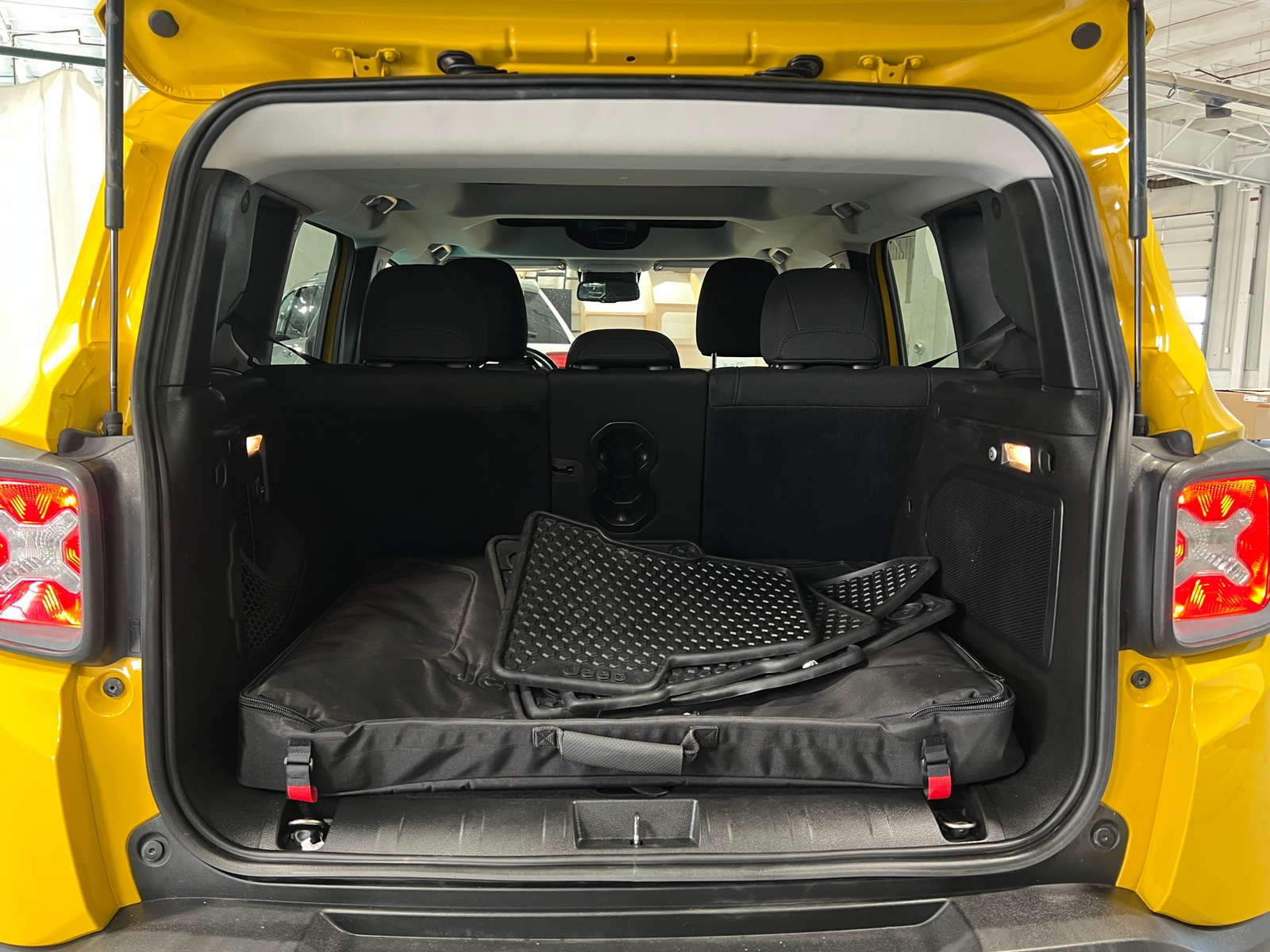 Thumbnail: 2016 Jeep Renegade - 7