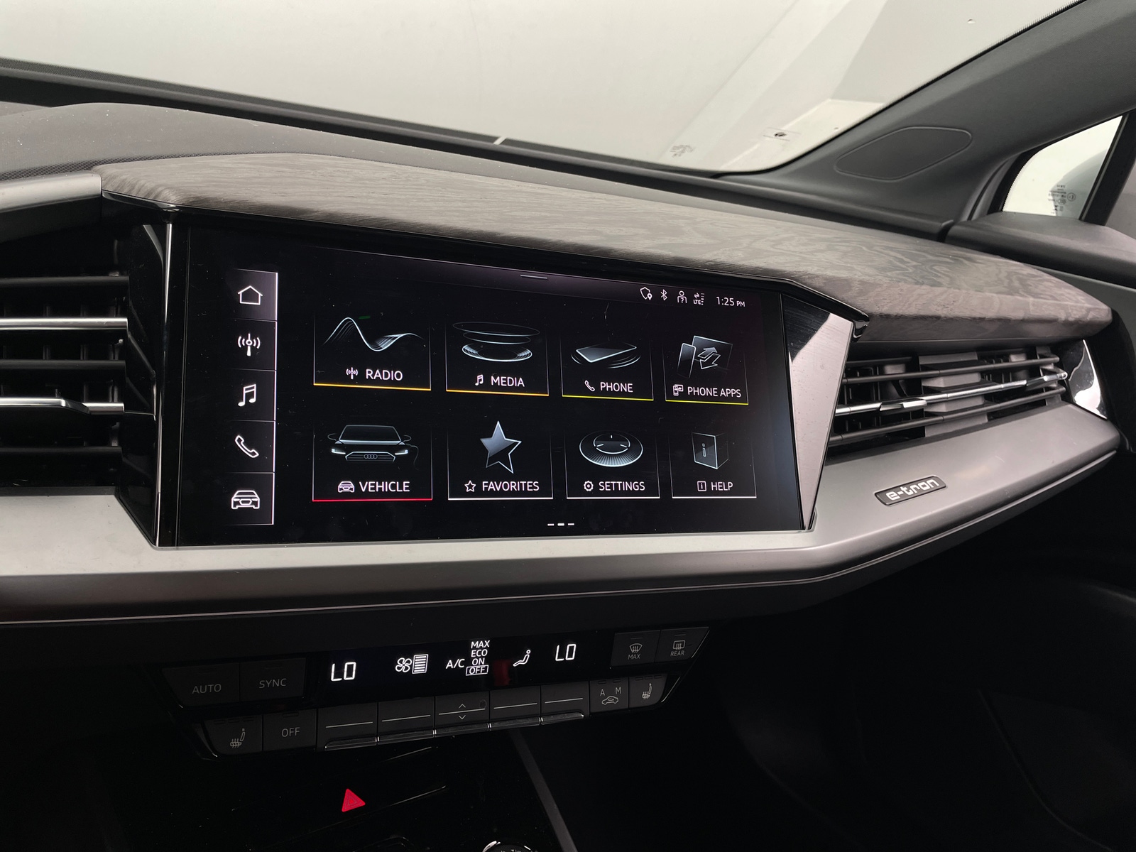 Thumbnail: 2024 Audi Q4 e-tron - 3