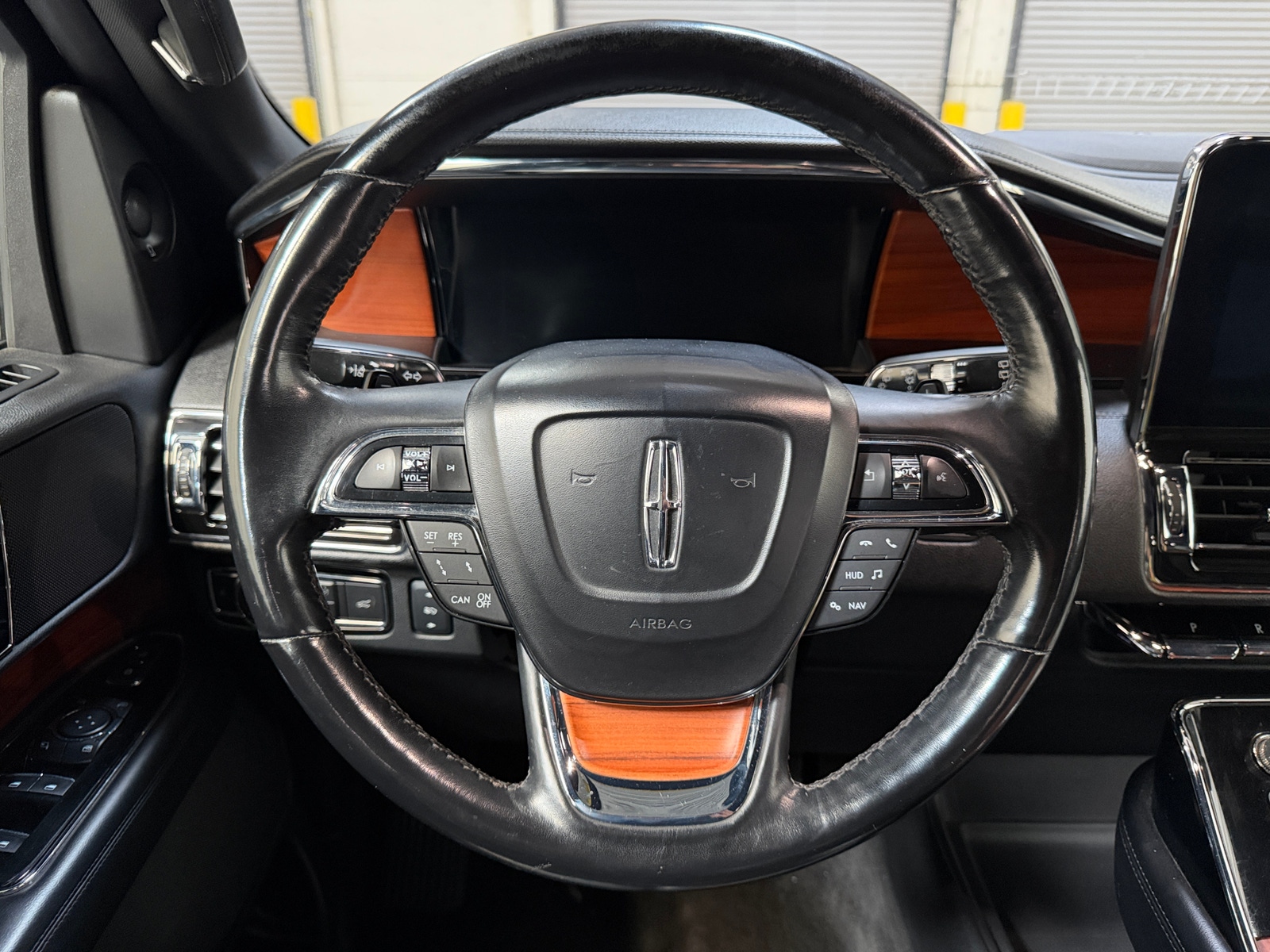 Thumbnail: 2018 Lincoln Navigator - 4