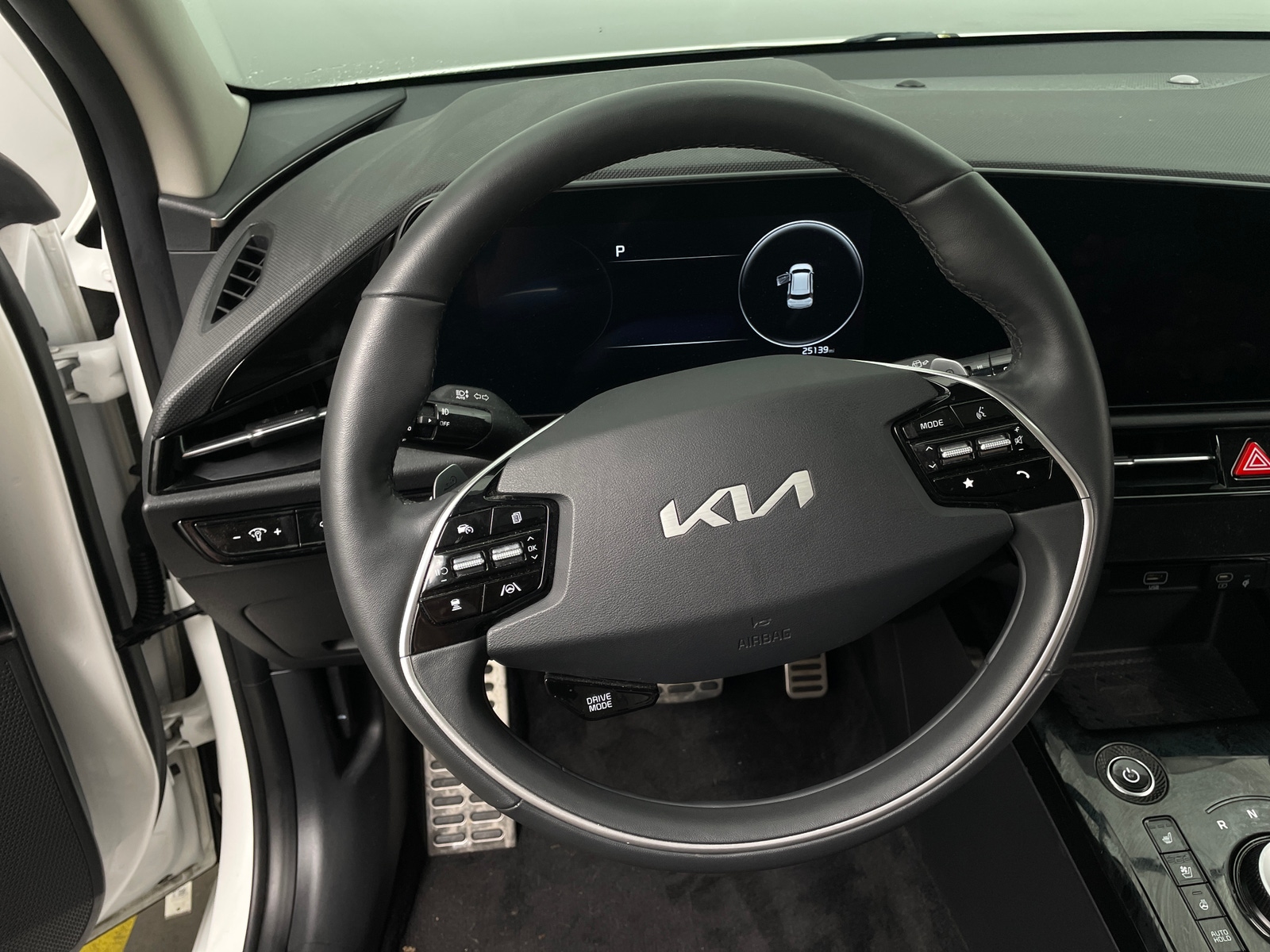 Thumbnail: 2023 Kia Niro - 4