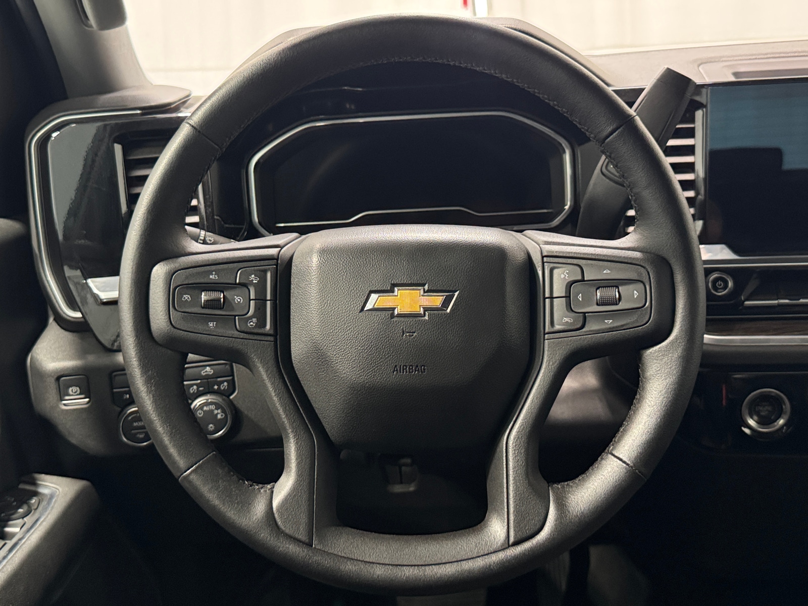 Thumbnail: 2022 Chevrolet Silverado 1500 - 5