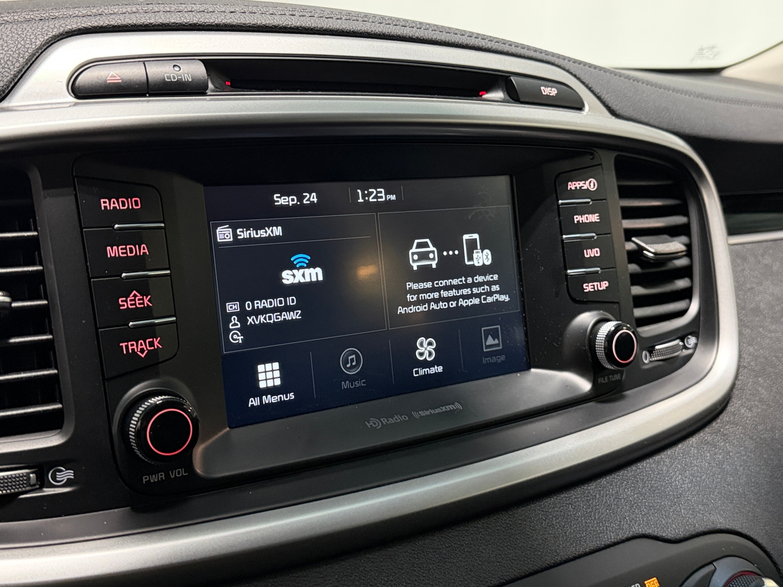 Thumbnail: 2018 Kia Sorento - 4