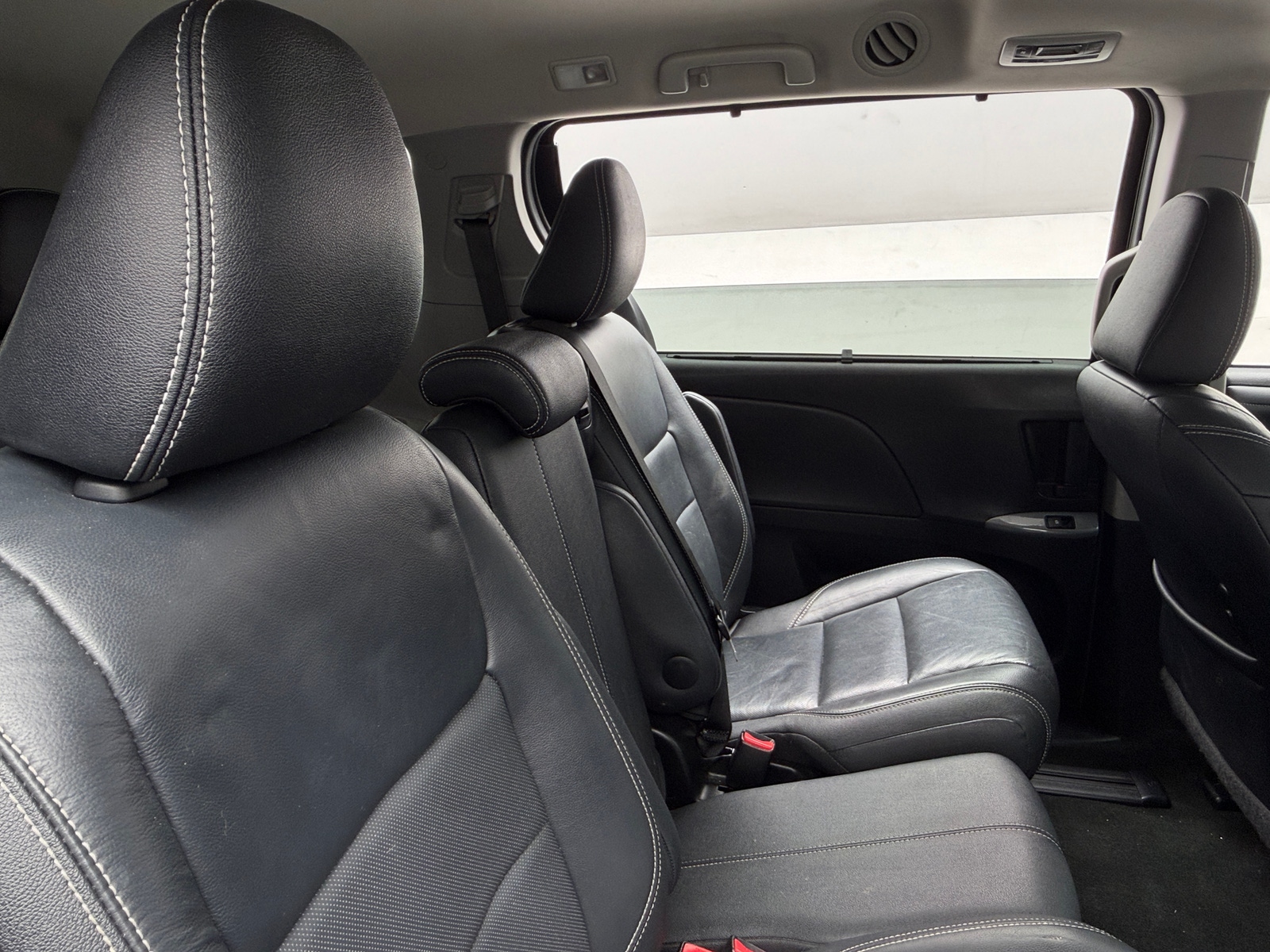 Thumbnail: 2017 Toyota Sienna - 5