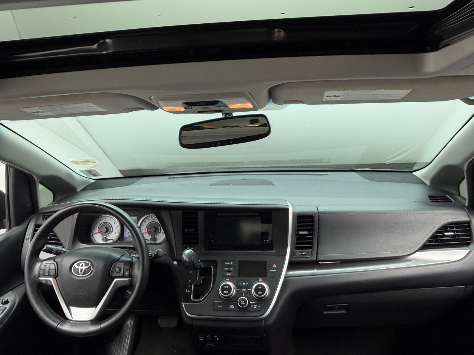 Thumbnail: 2017 Toyota Sienna - 2