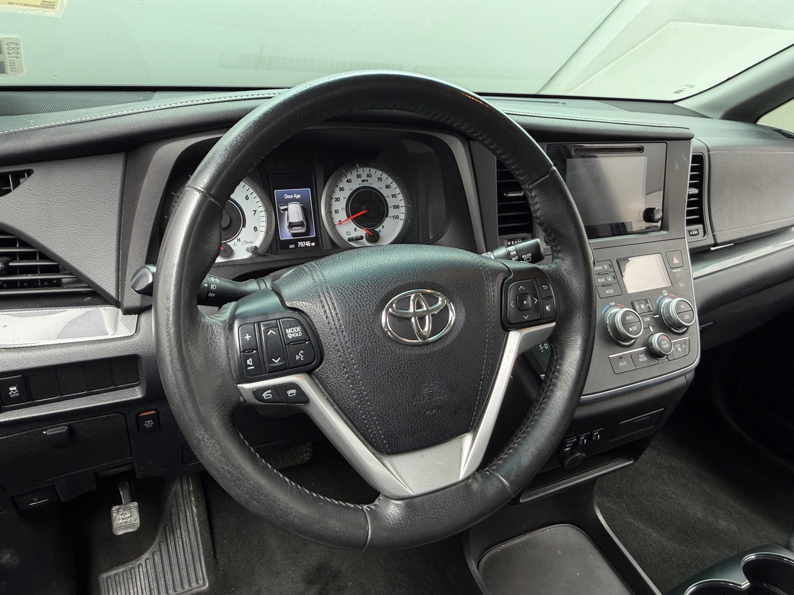 Thumbnail: 2017 Toyota Sienna - 4