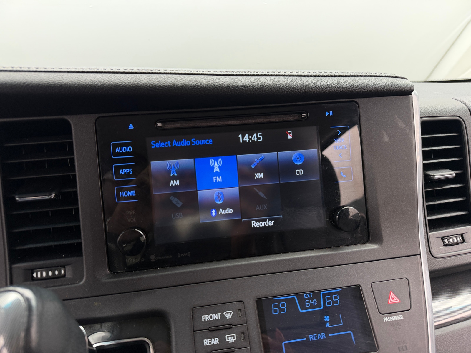 Thumbnail: 2017 Toyota Sienna - 3