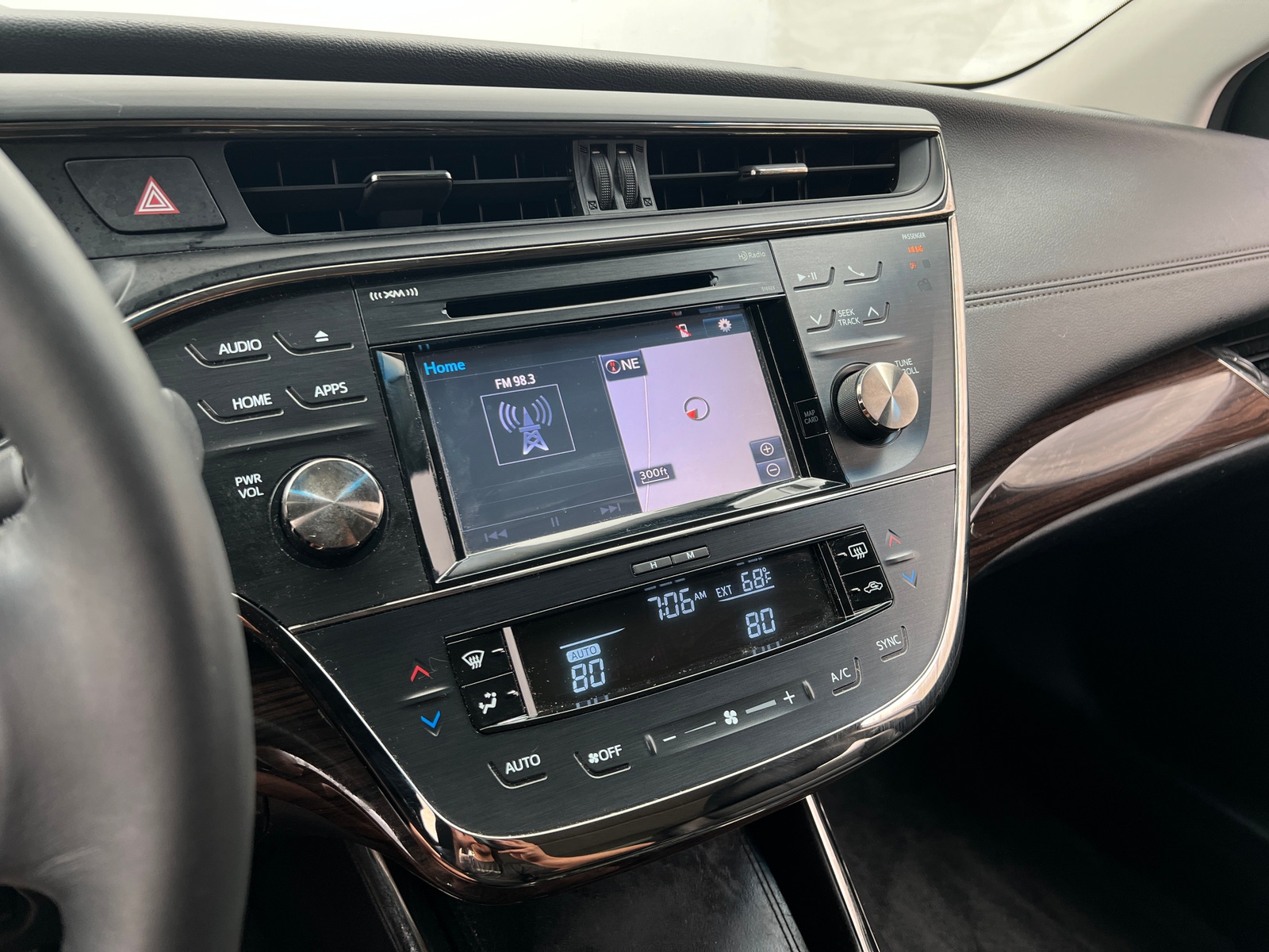 Thumbnail: 2015 Toyota Avalon - 4
