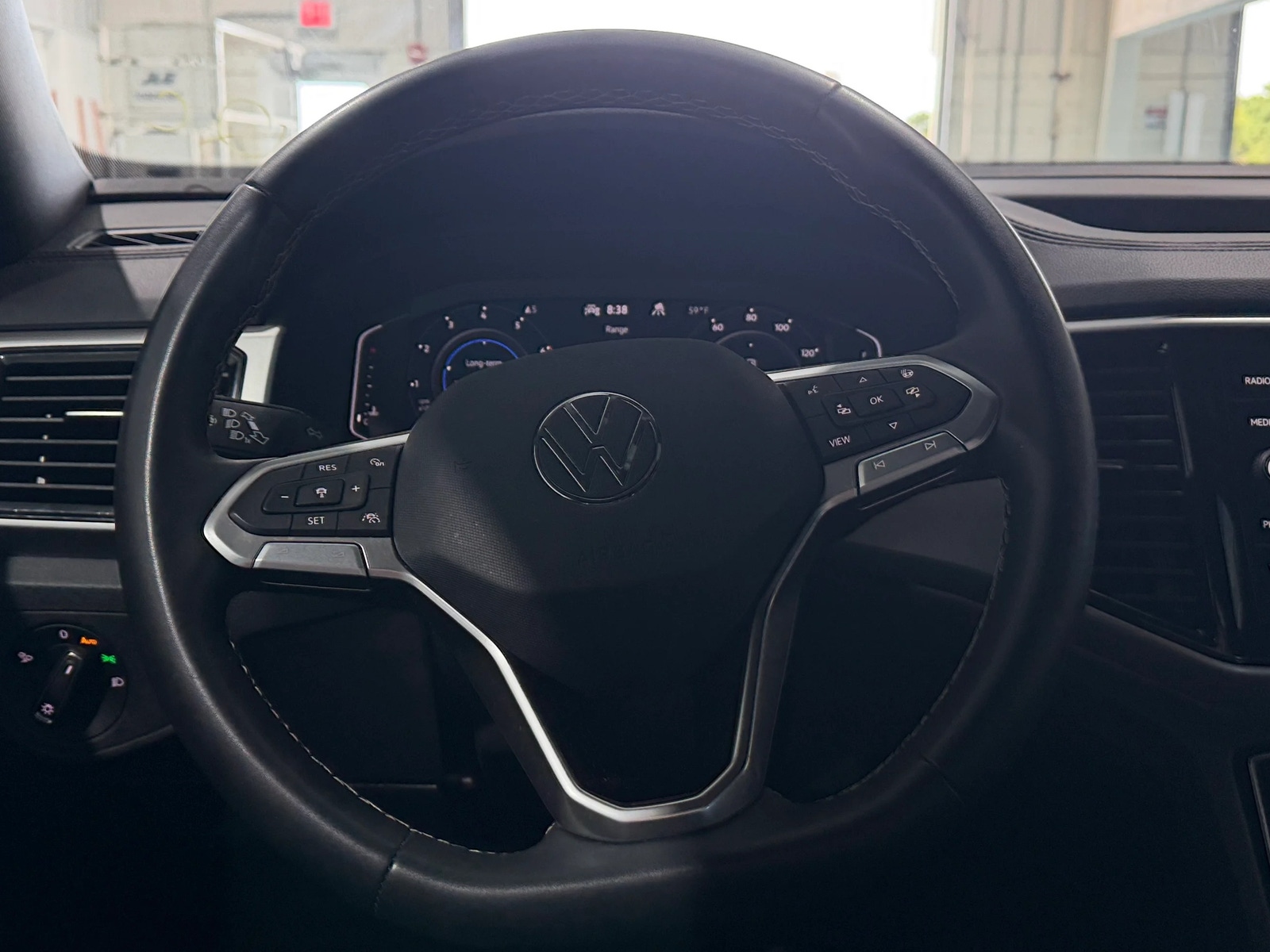 Thumbnail: 2023 Volkswagen Atlas - 4