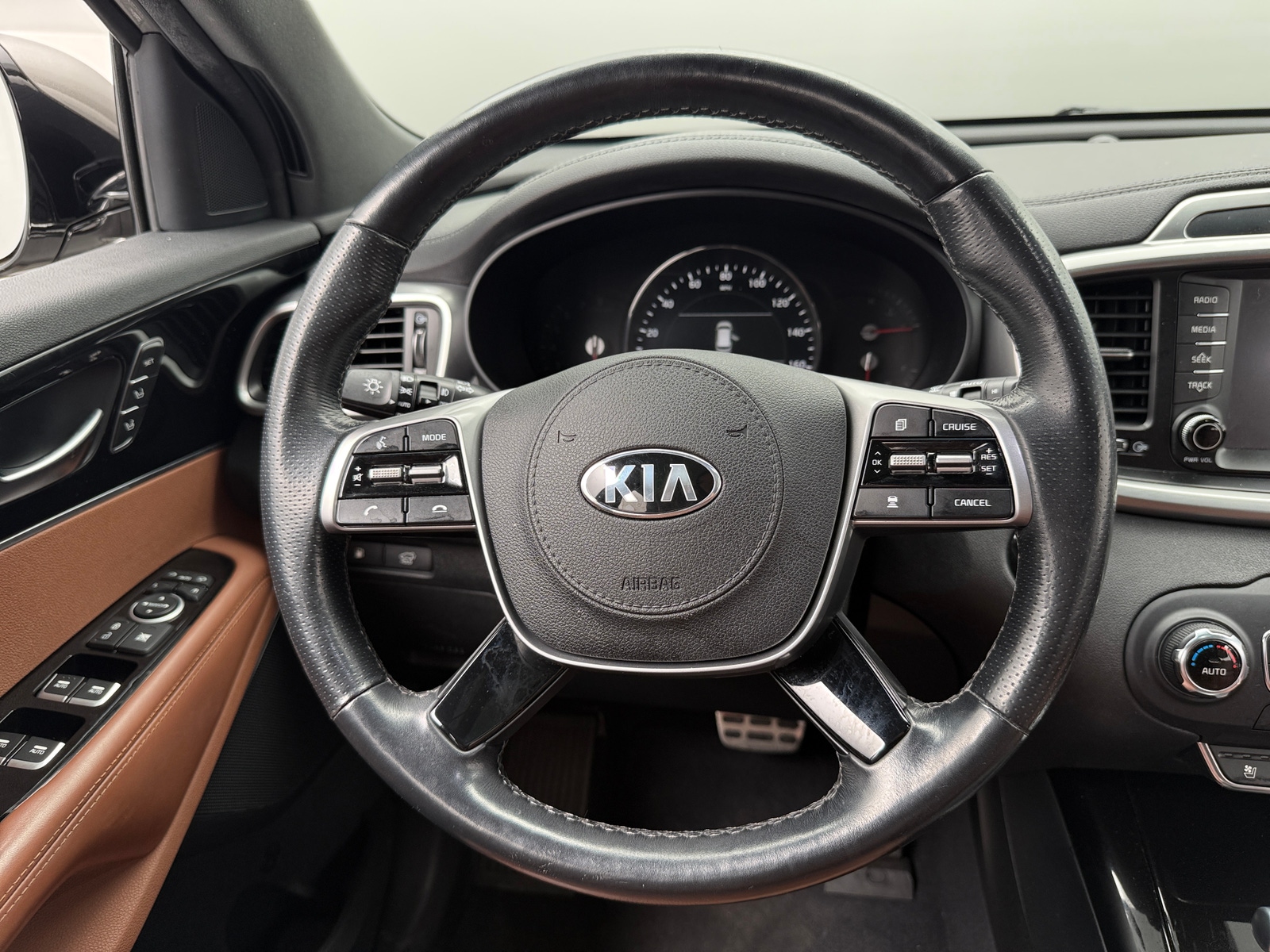 Thumbnail: 2019 Kia Sorento - 4