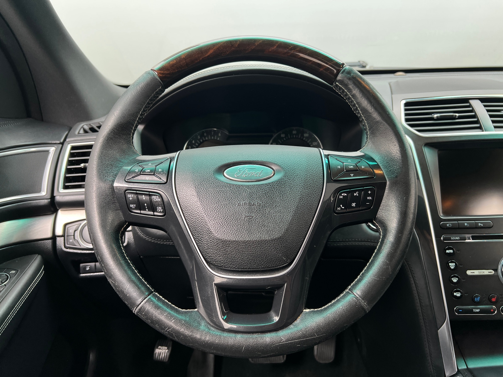 Thumbnail: 2016 Ford Explorer - 4