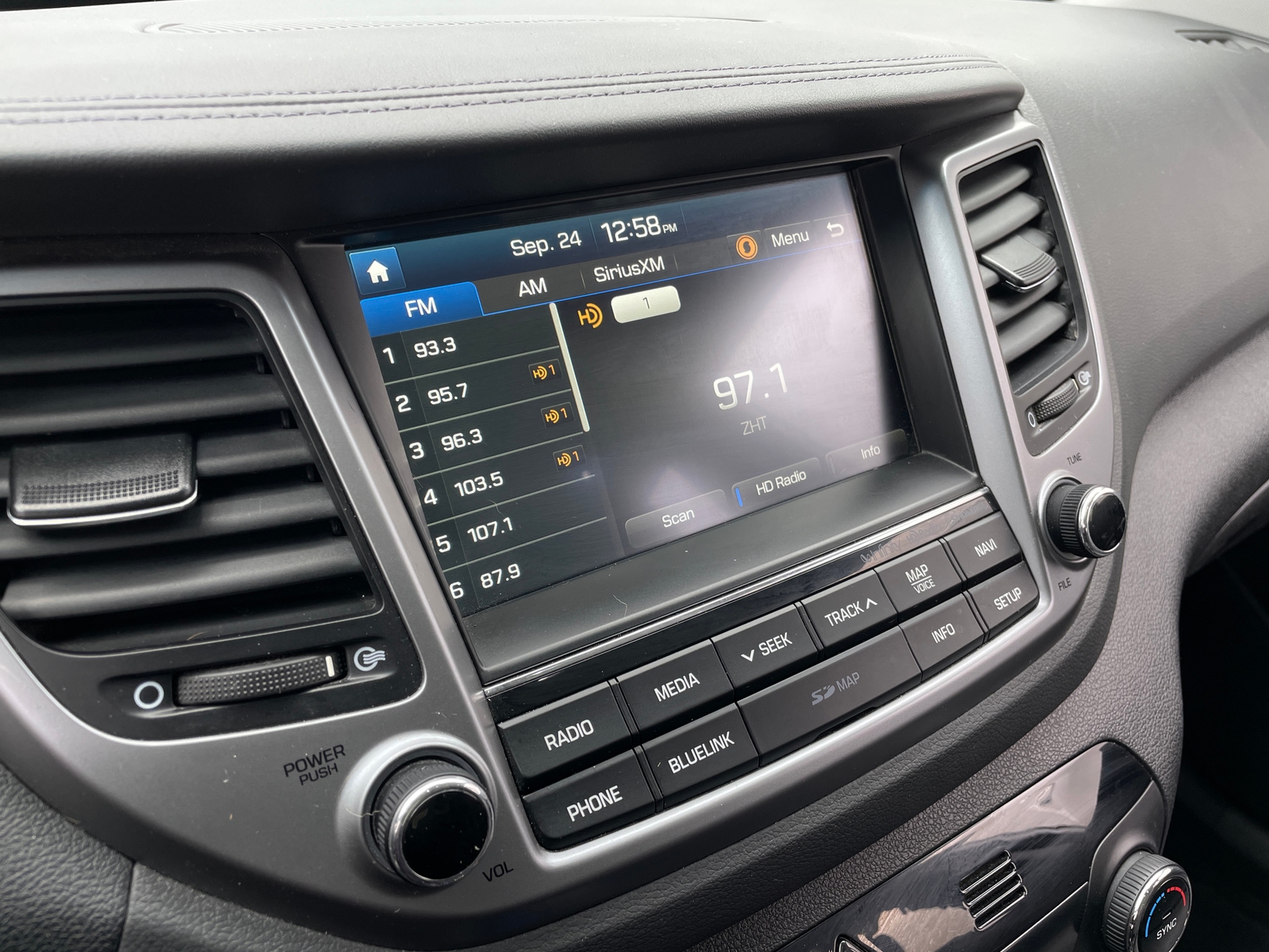 Thumbnail: 2017 Hyundai Tucson - 4