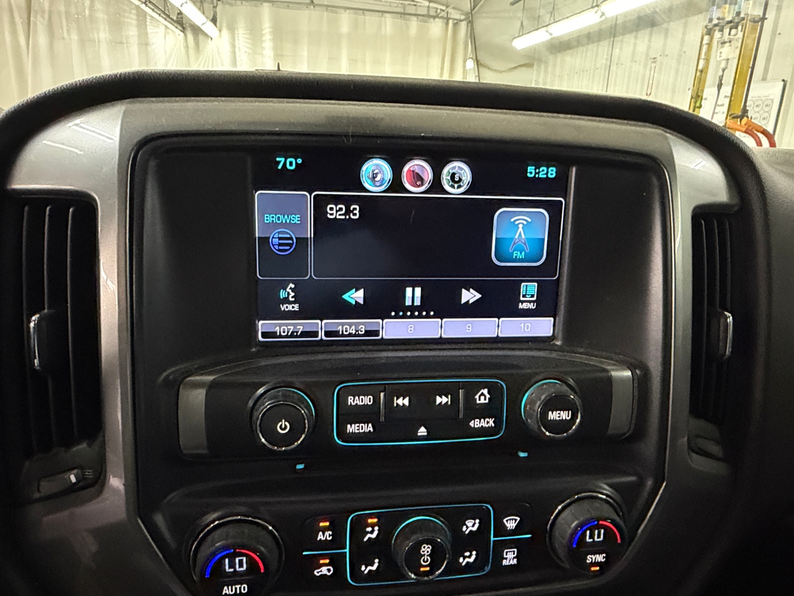 Thumbnail: 2015 Chevrolet Silverado 1500 - 4