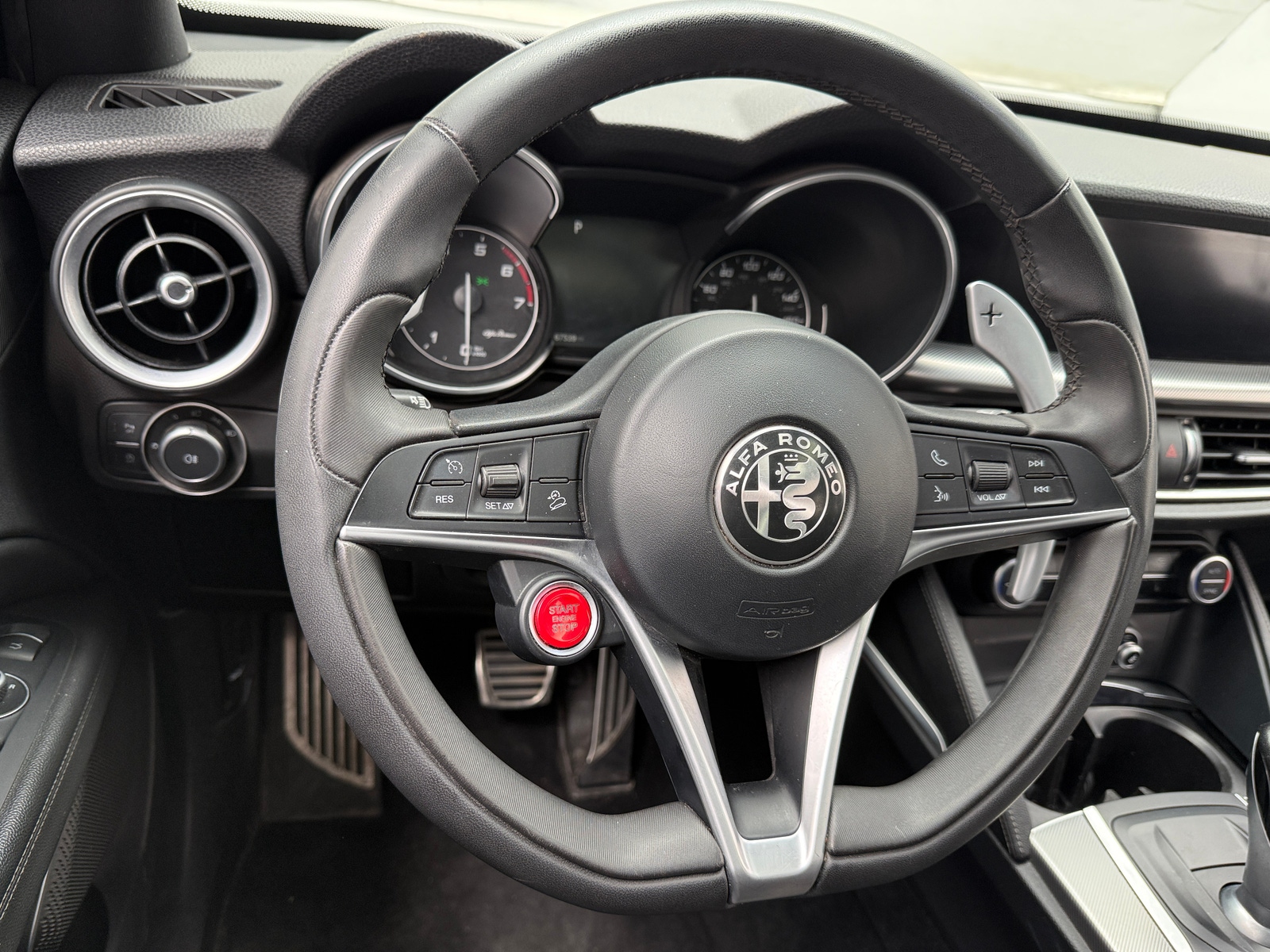 Thumbnail: 2018 Alfa Romeo Stelvio - 4