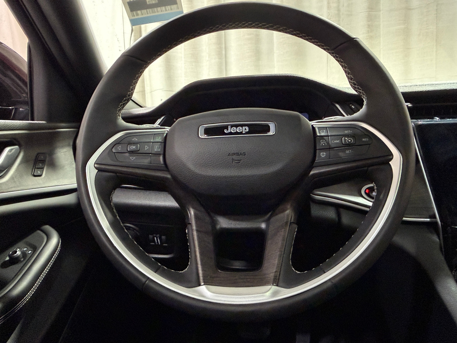 Thumbnail: 2025 Jeep Grand Cherokee L - 4