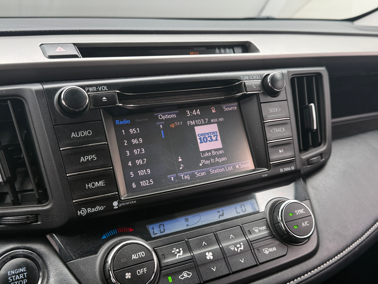 Thumbnail: 2018 Toyota RAV4 - 4