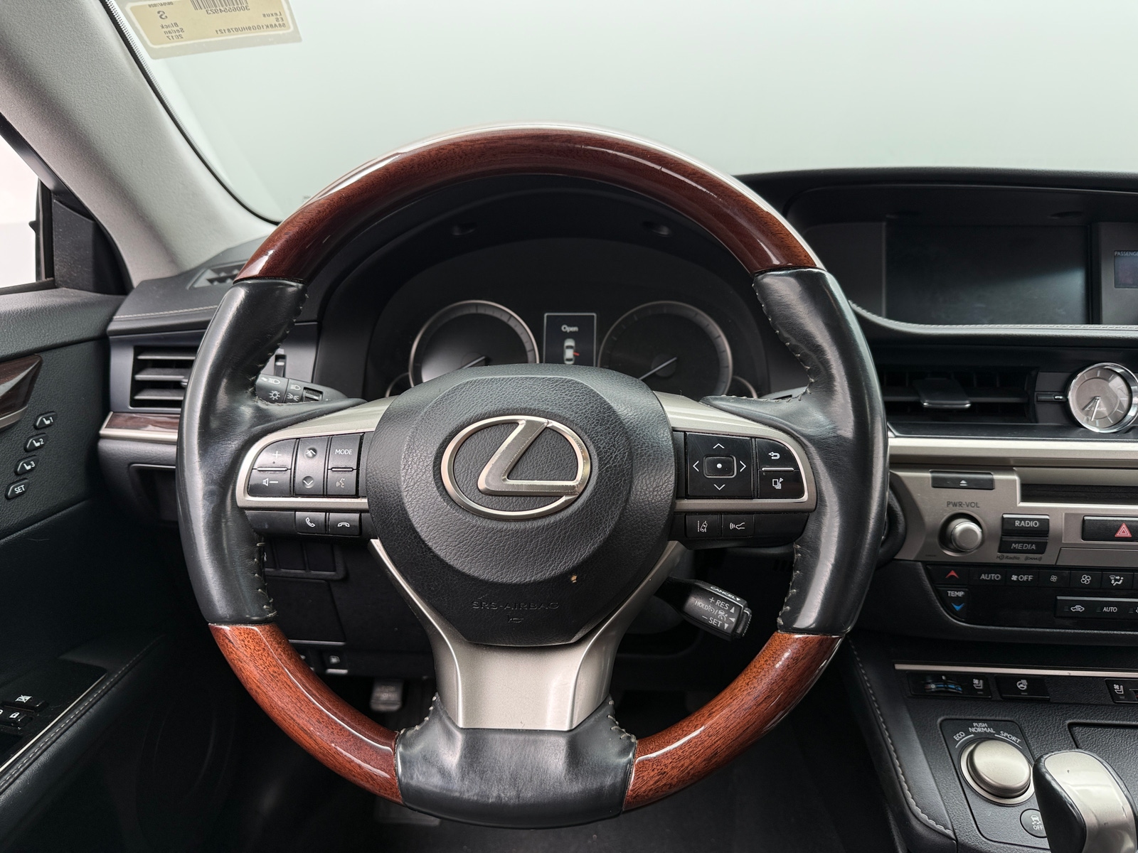 Thumbnail: 2017 Lexus ES - 5