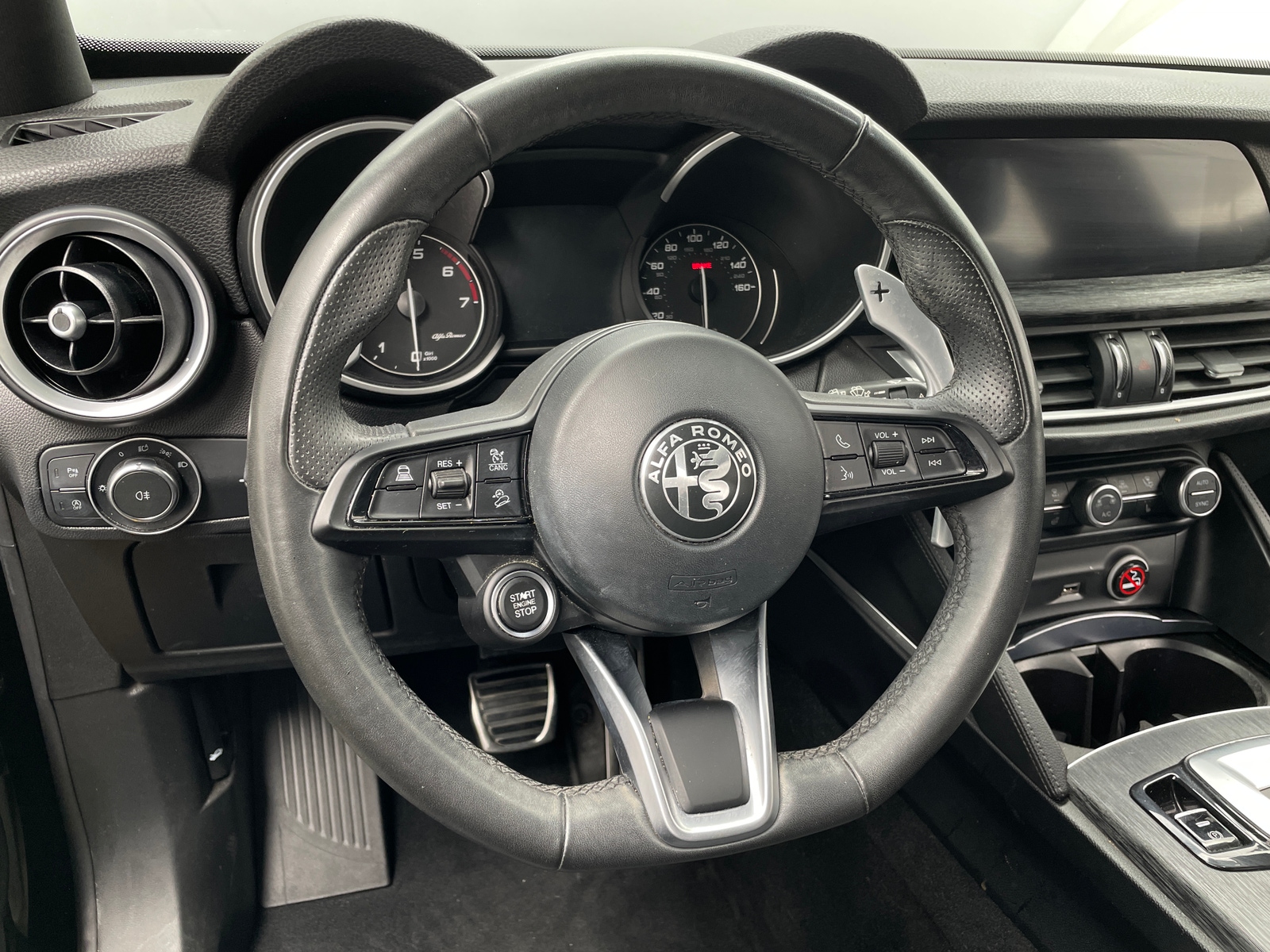 Thumbnail: 2023 Alfa Romeo Stelvio - 4