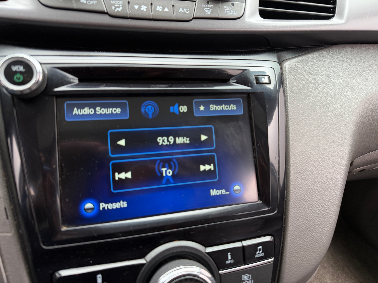 Thumbnail: 2014 Honda Odyssey - 3