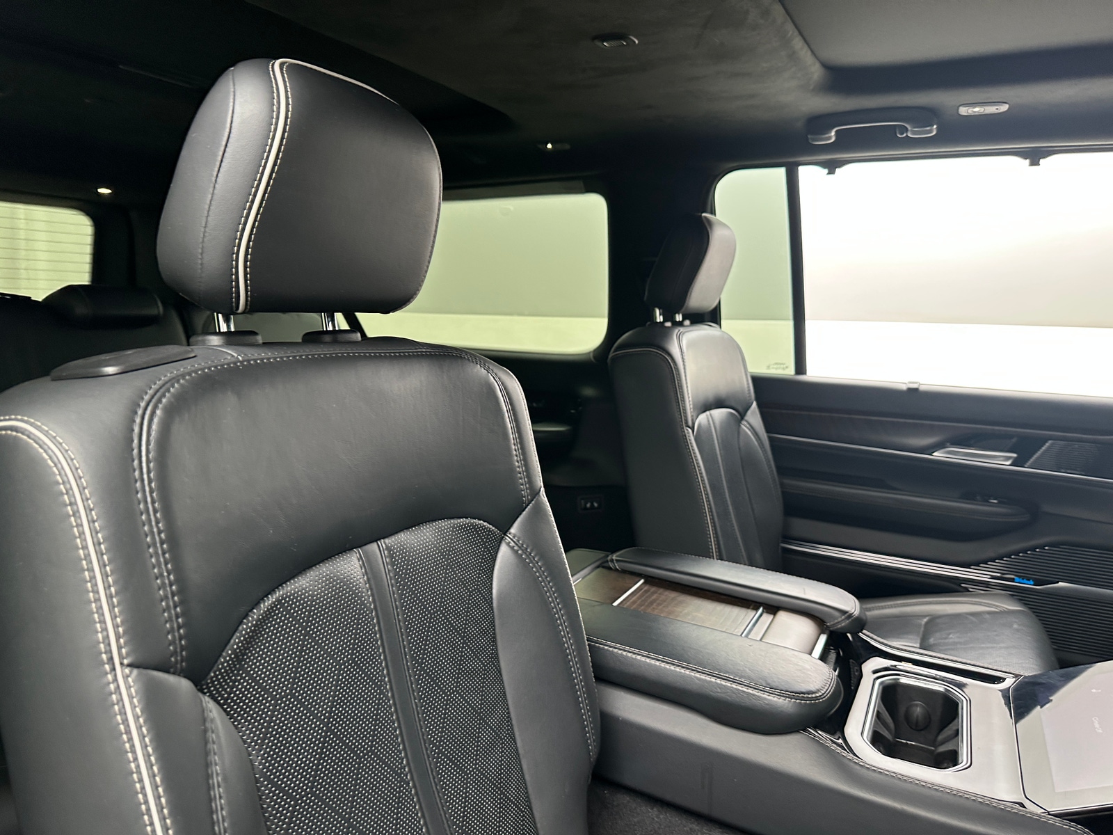 Thumbnail: 2023 Jeep Grand Wagoneer L - 5