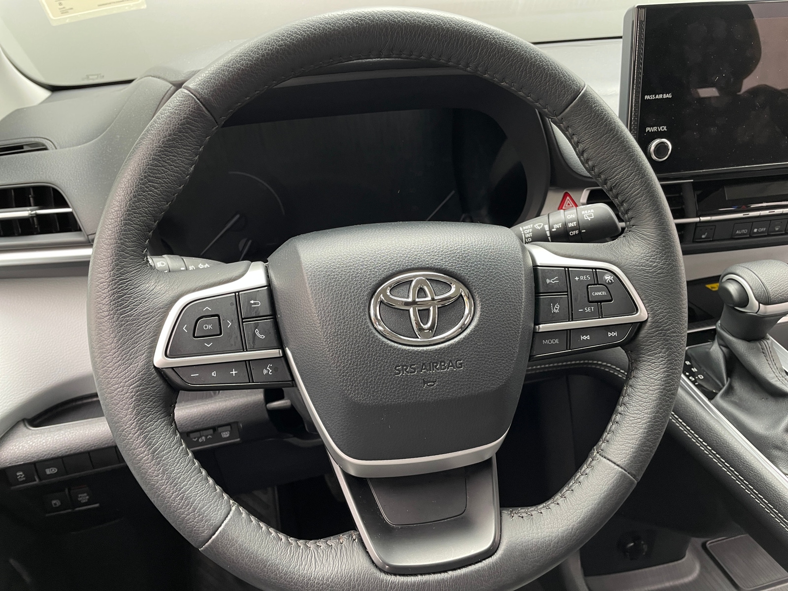 Thumbnail: 2026 Toyota Sienna - 4