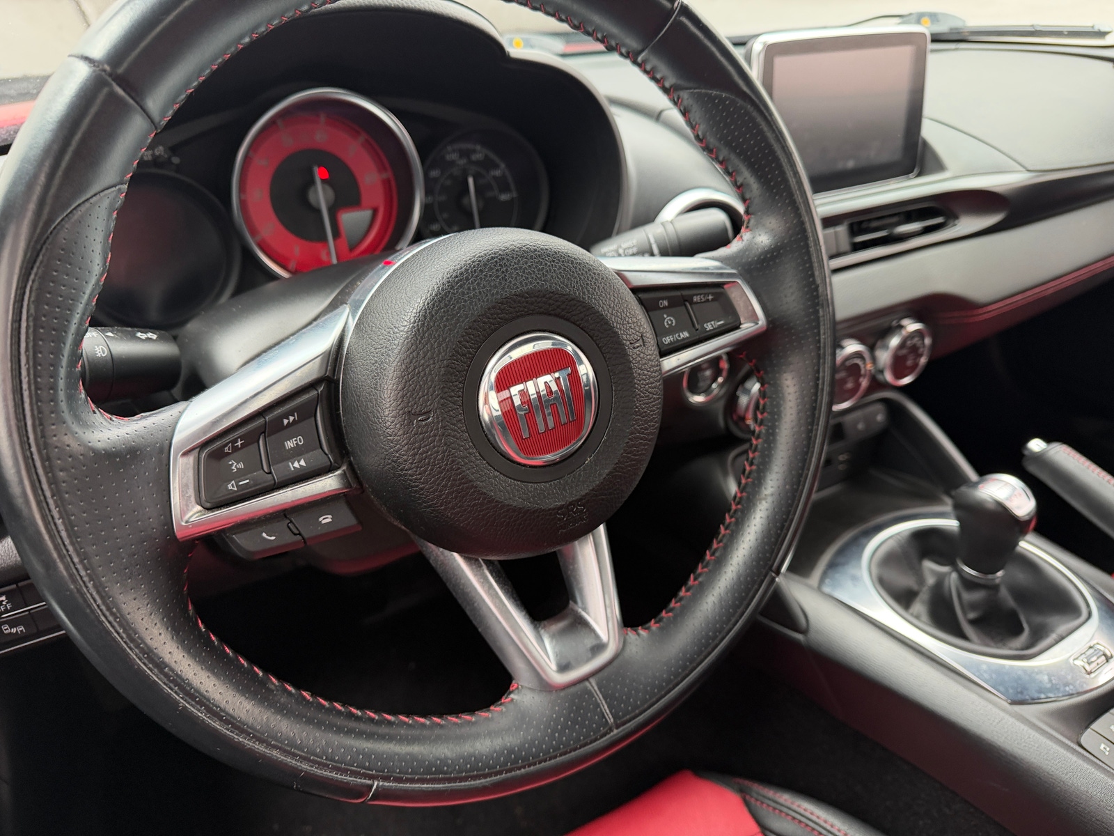Thumbnail: 2018 Fiat 124 Spider - 4
