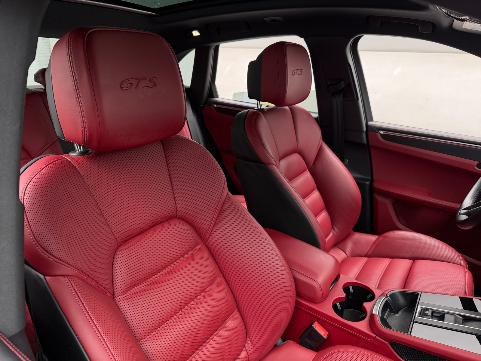 Thumbnail: 2024 Porsche Macan - 2