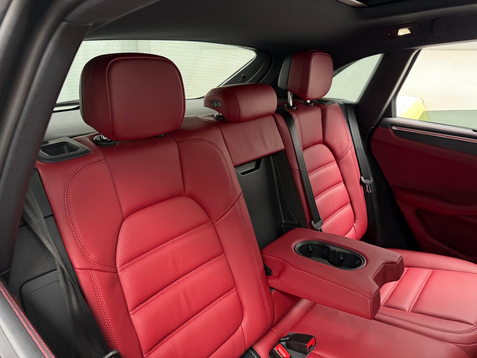Thumbnail: 2024 Porsche Macan - 6