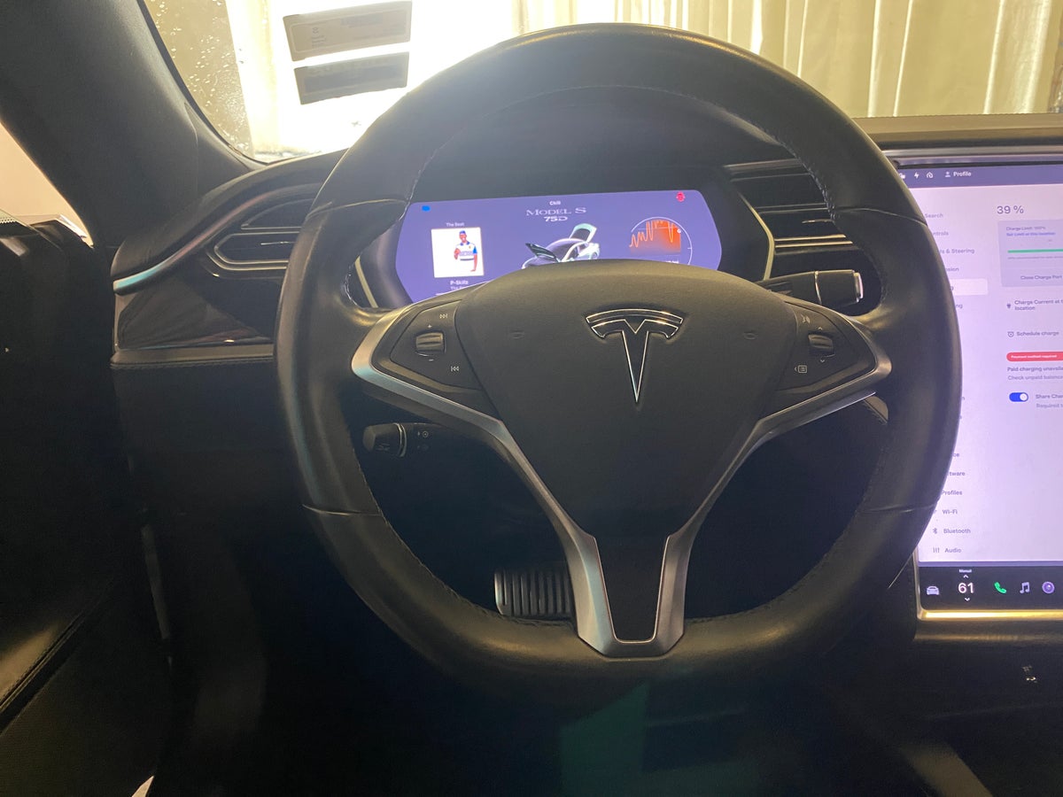 2018 Tesla Model S 75D in Obsidian Black Metallic — photo 2