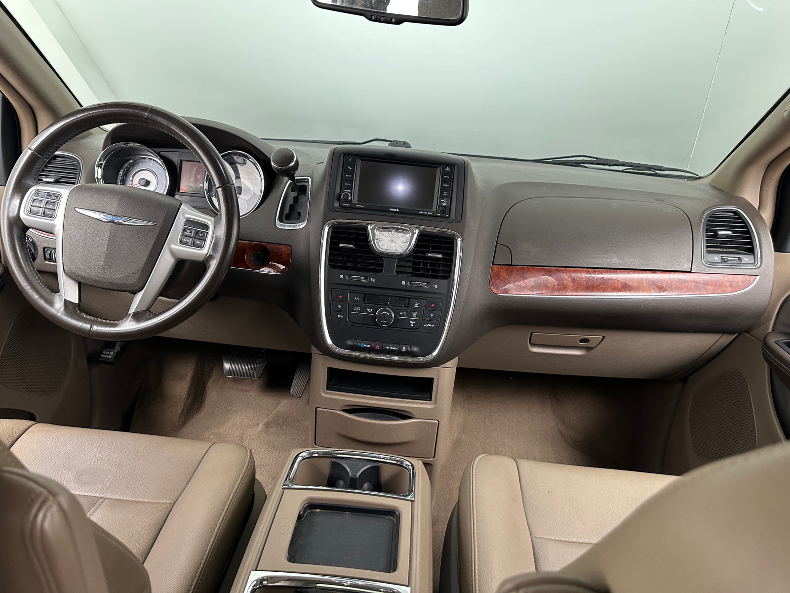 Thumbnail: 2016 Chrysler Town & Country - 2