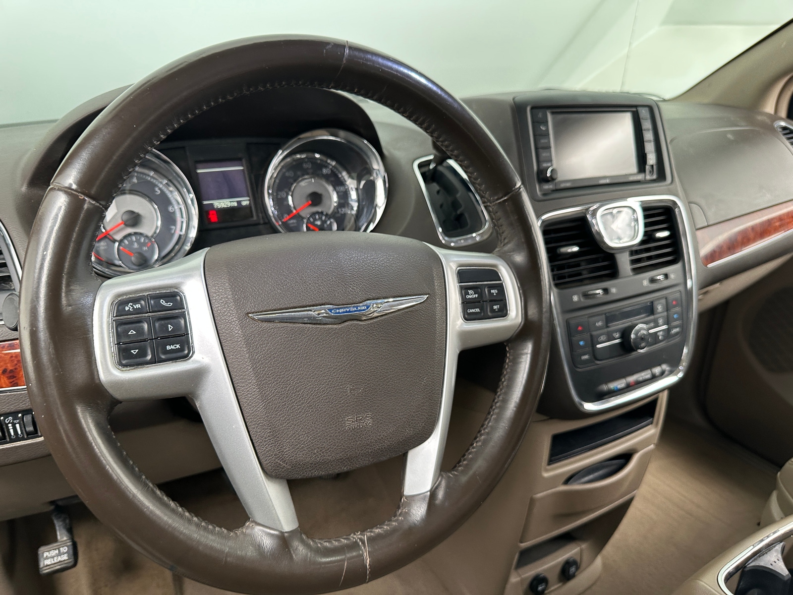 Thumbnail: 2016 Chrysler Town & Country - 4