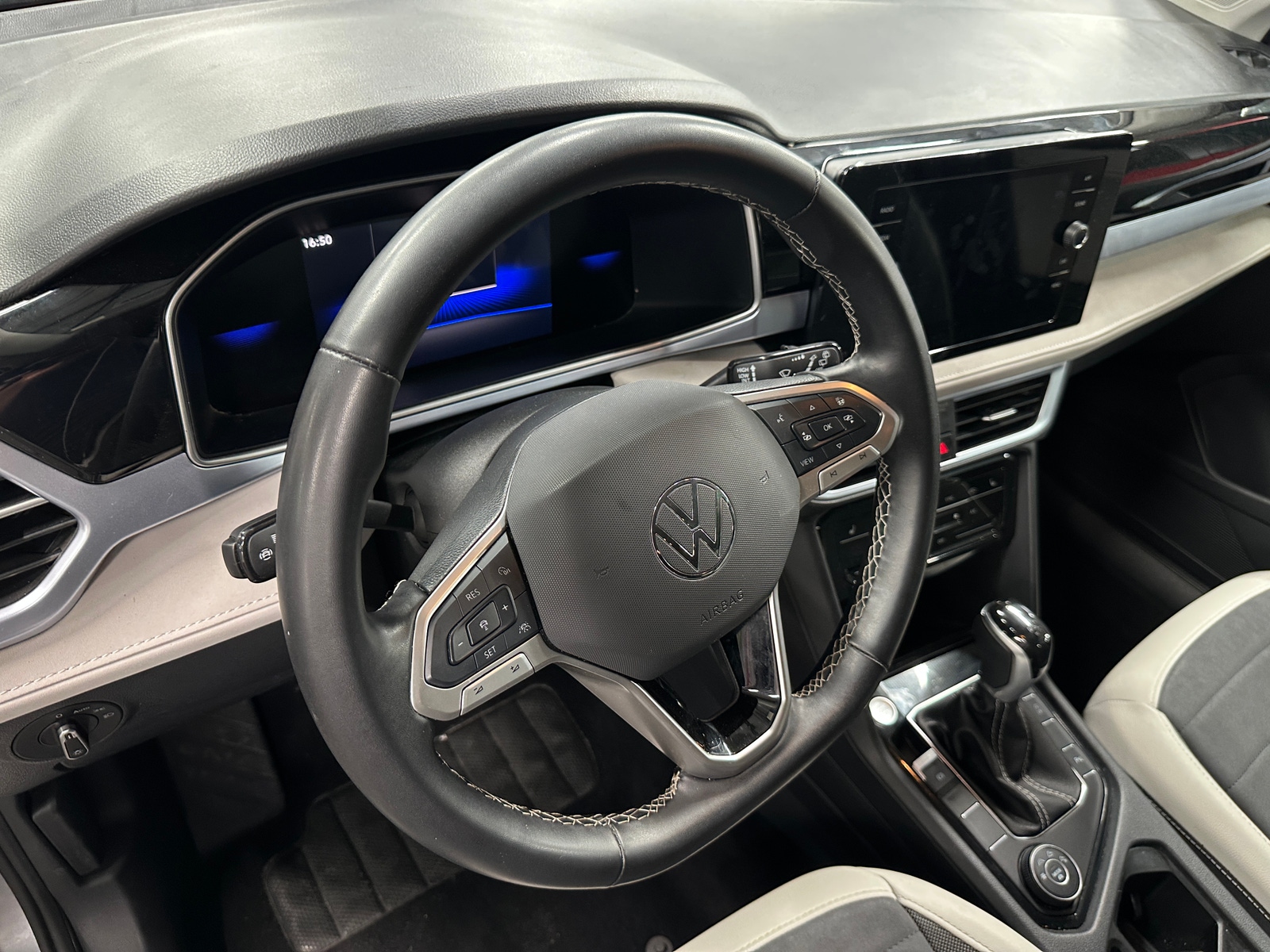 Thumbnail: 2025 Volkswagen Taos - 5