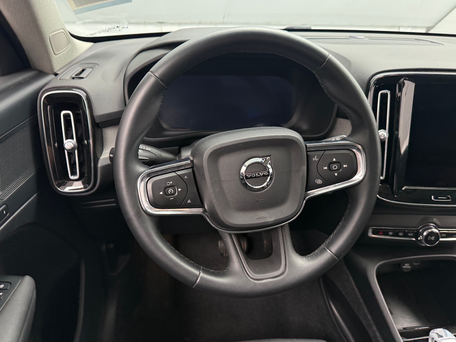 Thumbnail: 2026 Volvo XC40 - 5