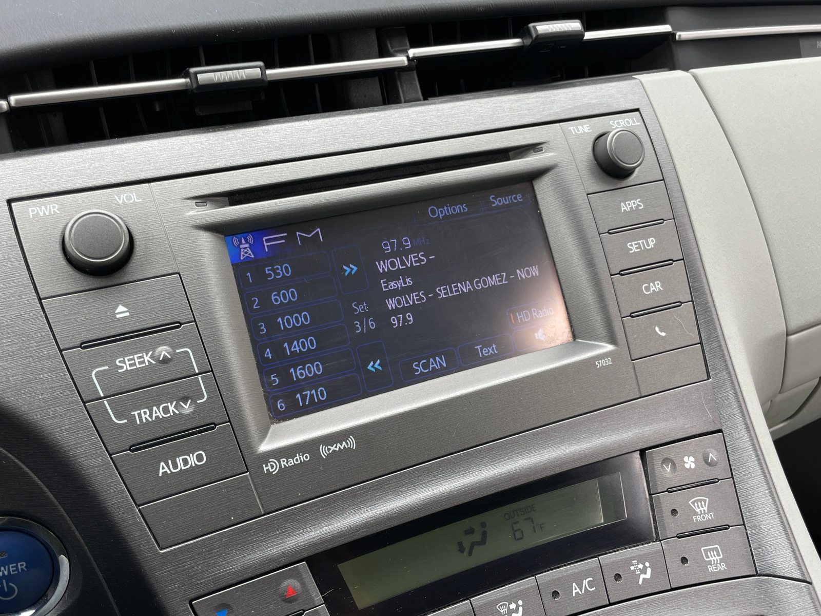 Thumbnail: 2014 Toyota Prius - 4