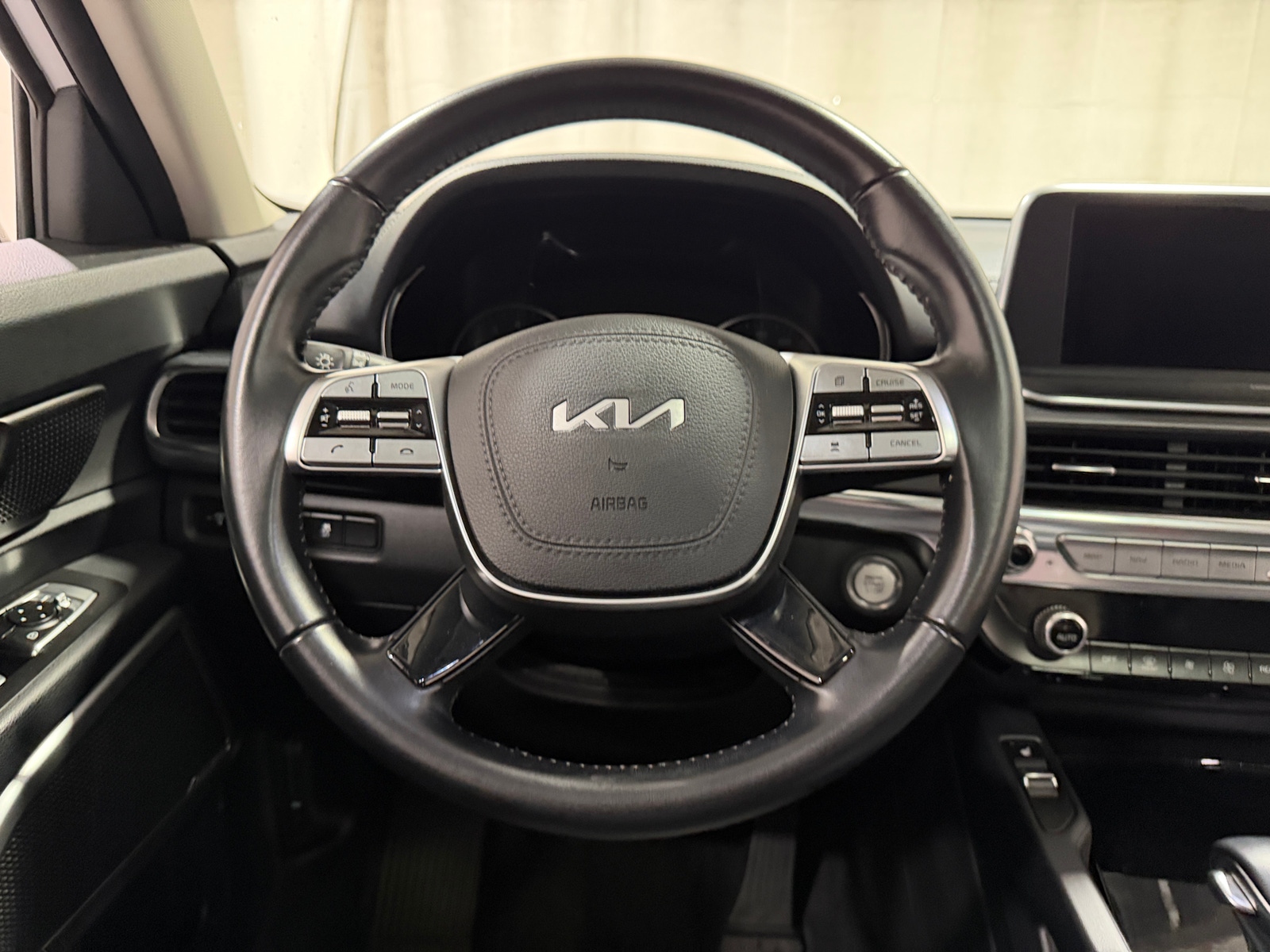 Thumbnail: 2022 Kia Telluride - 4