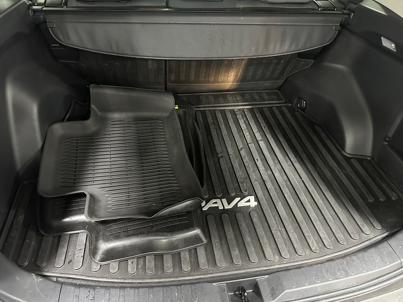 Thumbnail: 2020 Toyota RAV4 - 7