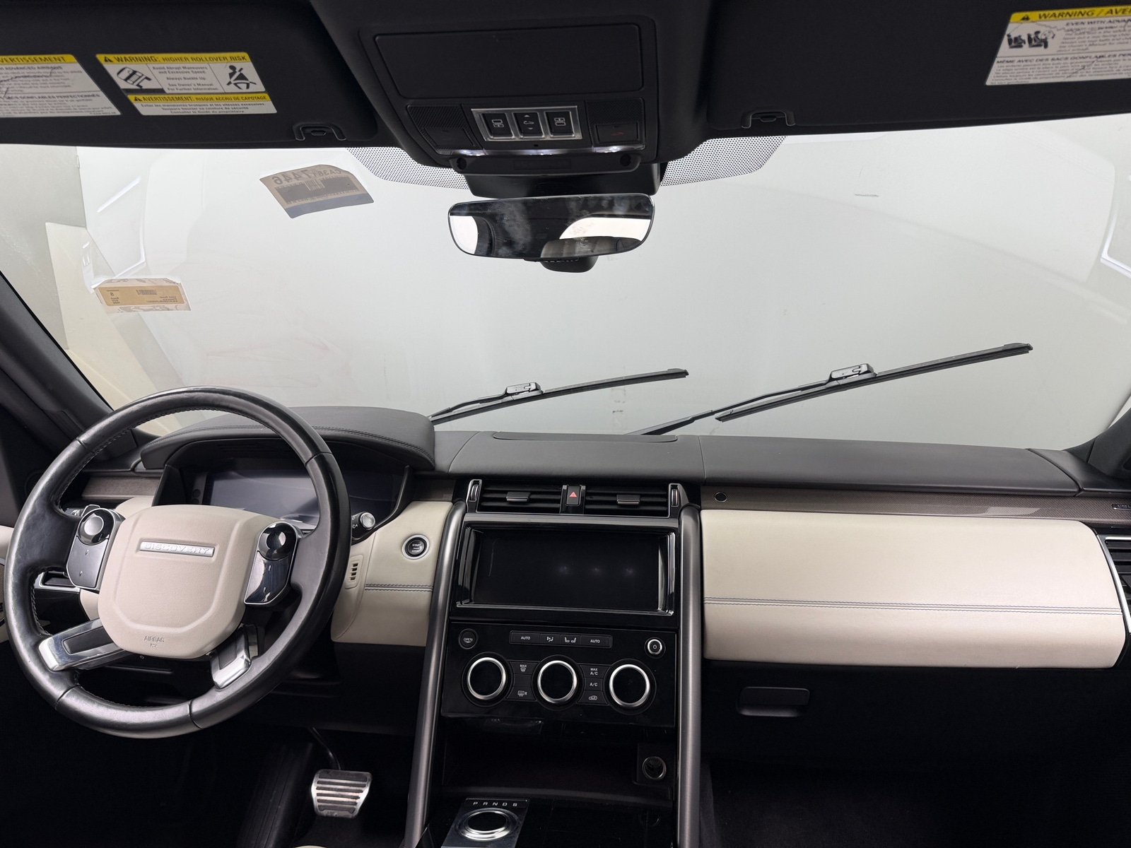Thumbnail: 2020 Land Rover Discovery - 3