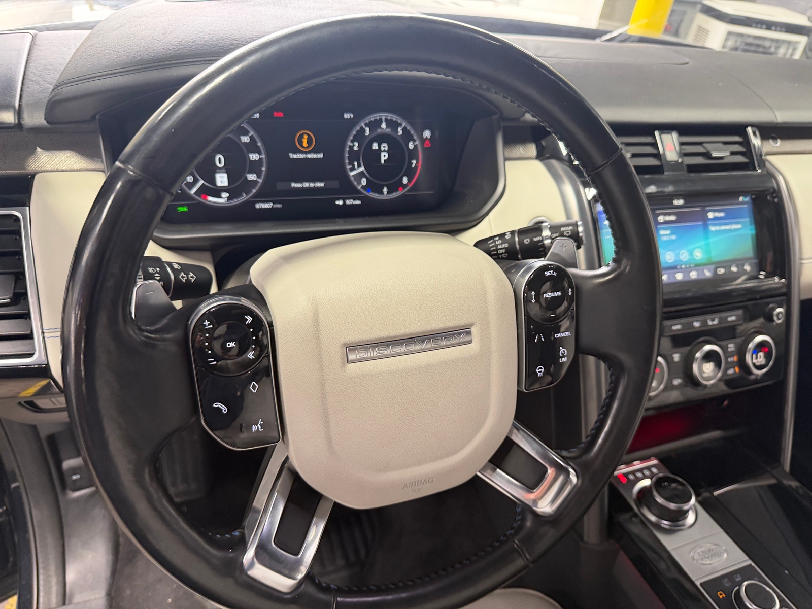 Thumbnail: 2020 Land Rover Discovery - 5