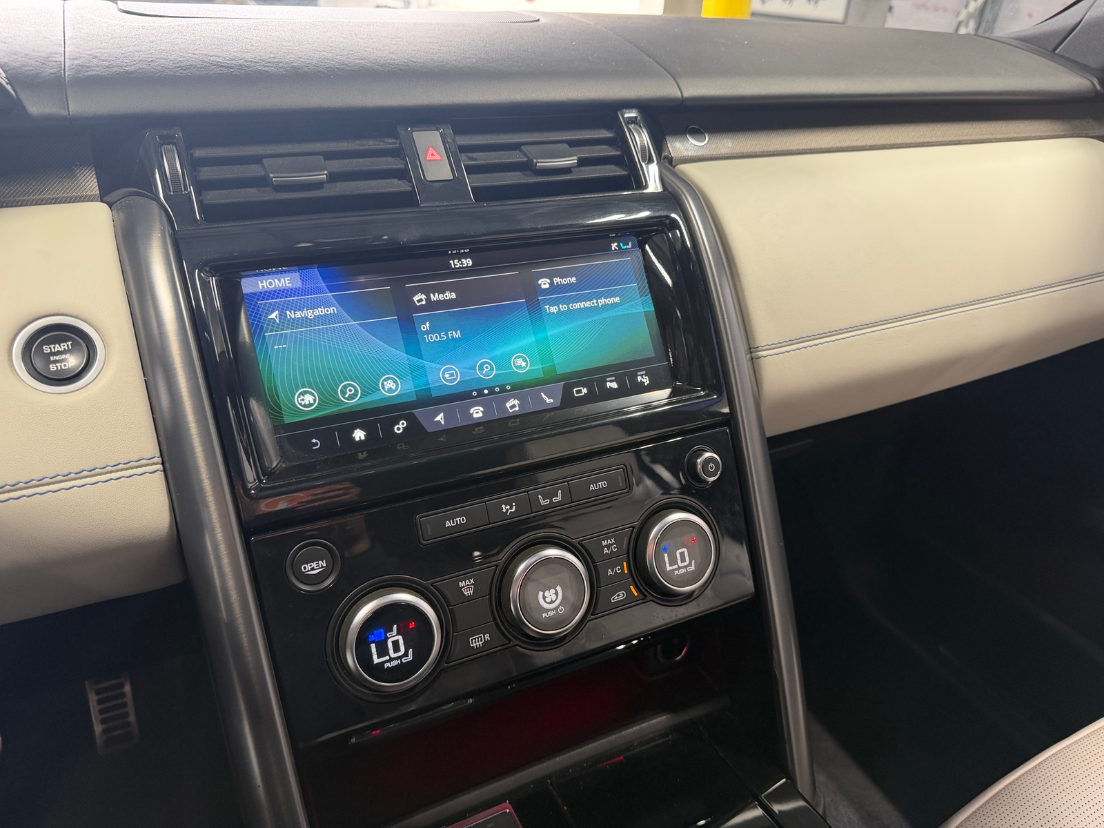Thumbnail: 2020 Land Rover Discovery - 4