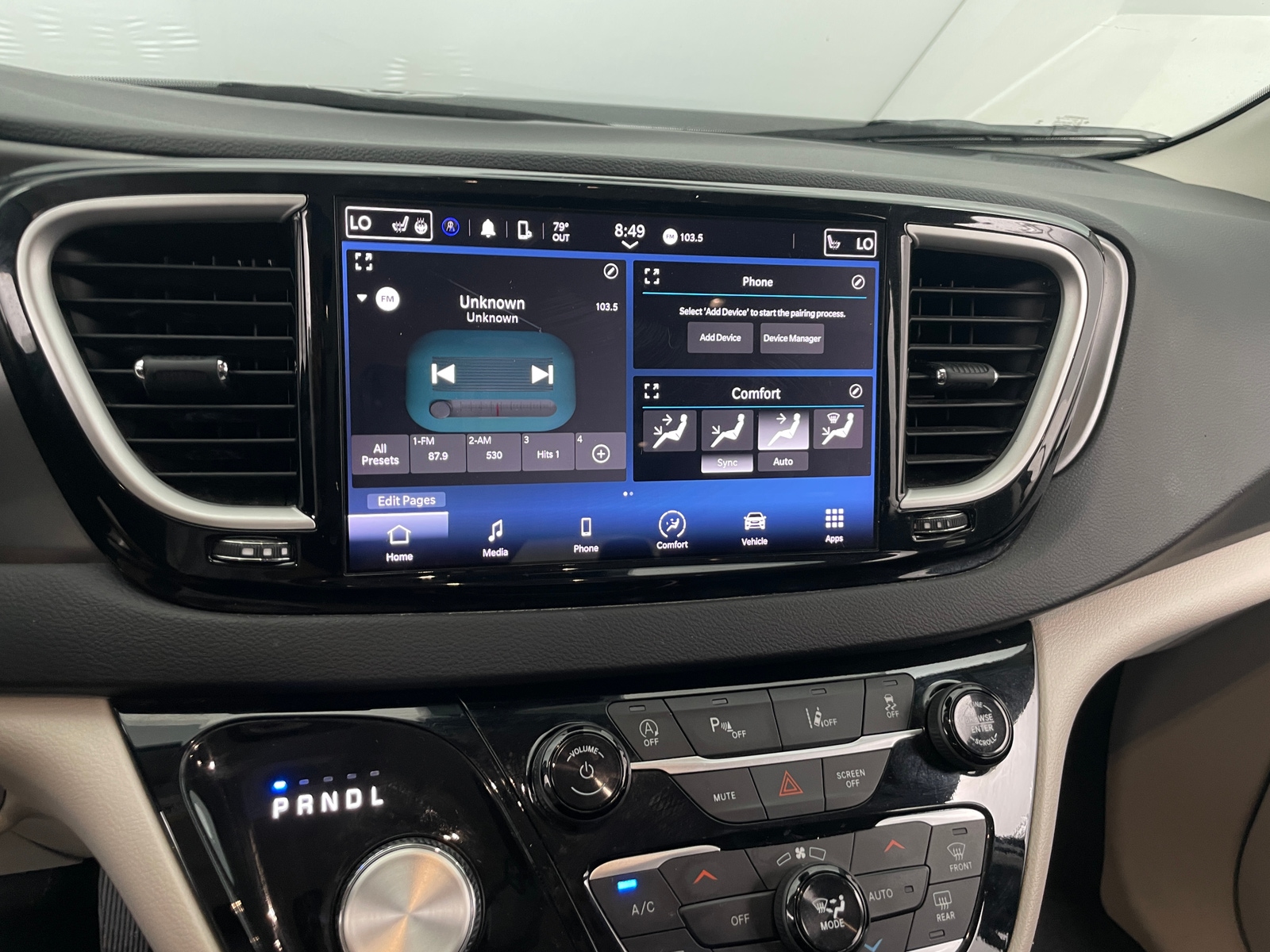 Thumbnail: 2024 Chrysler Pacifica - 3