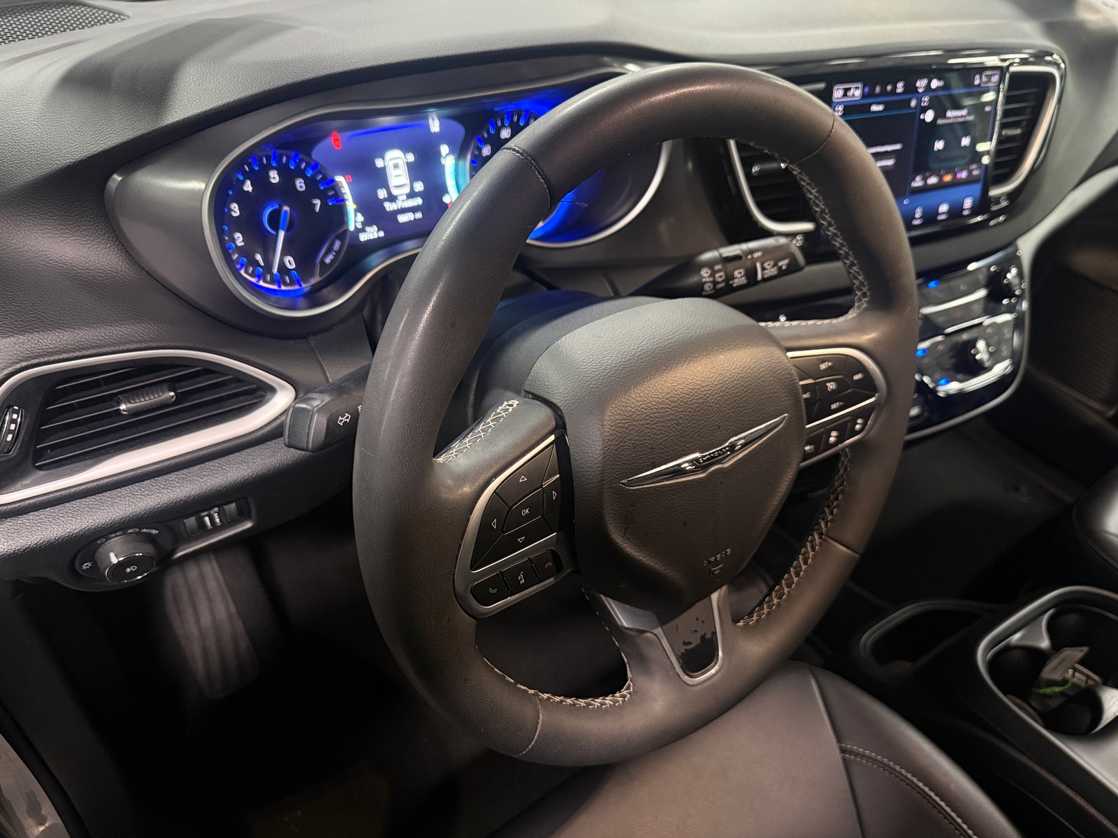 Thumbnail: 2025 Chrysler Pacifica - 4