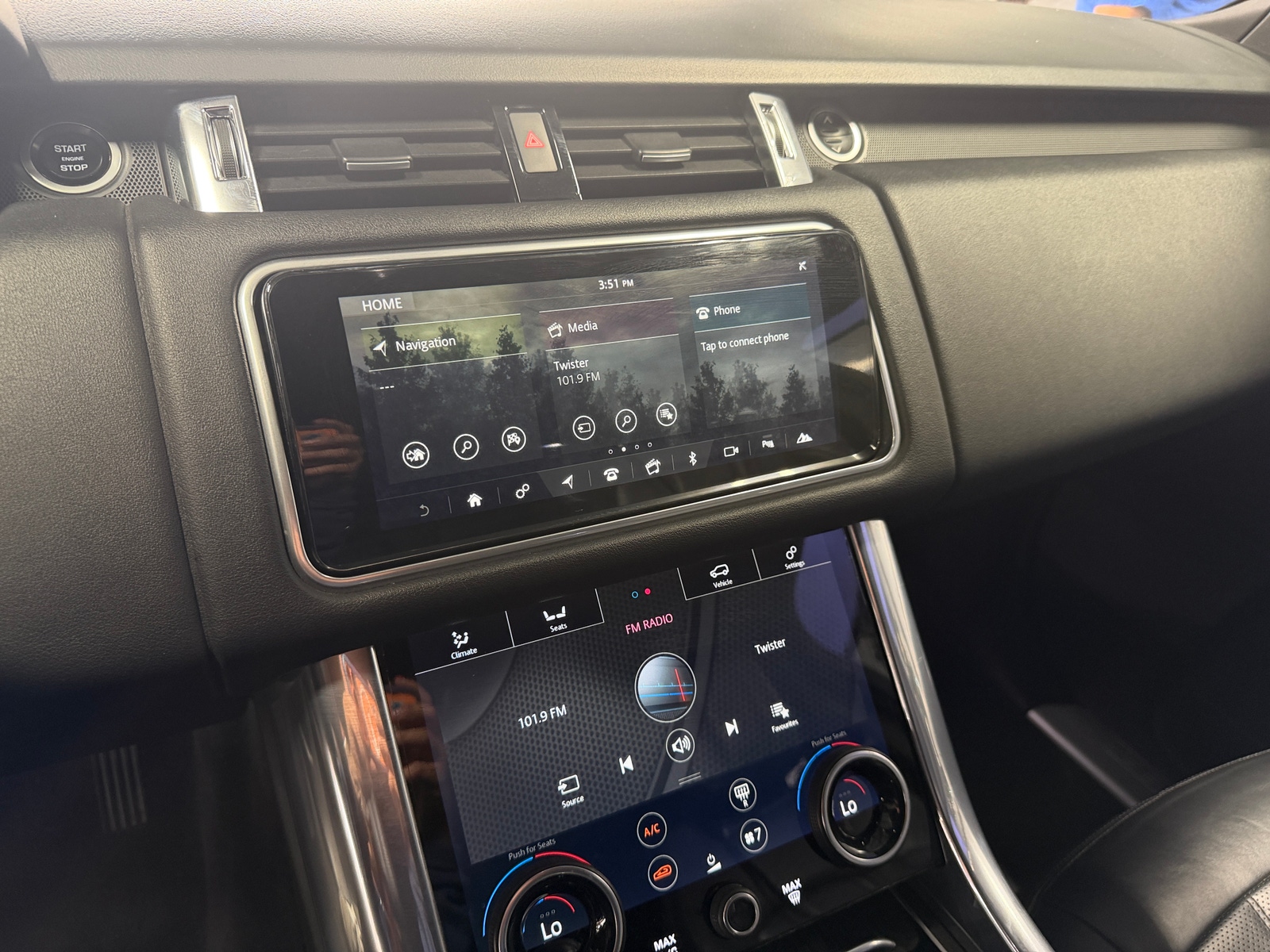 Thumbnail: 2020 Land Rover Range Rover Sport - 3