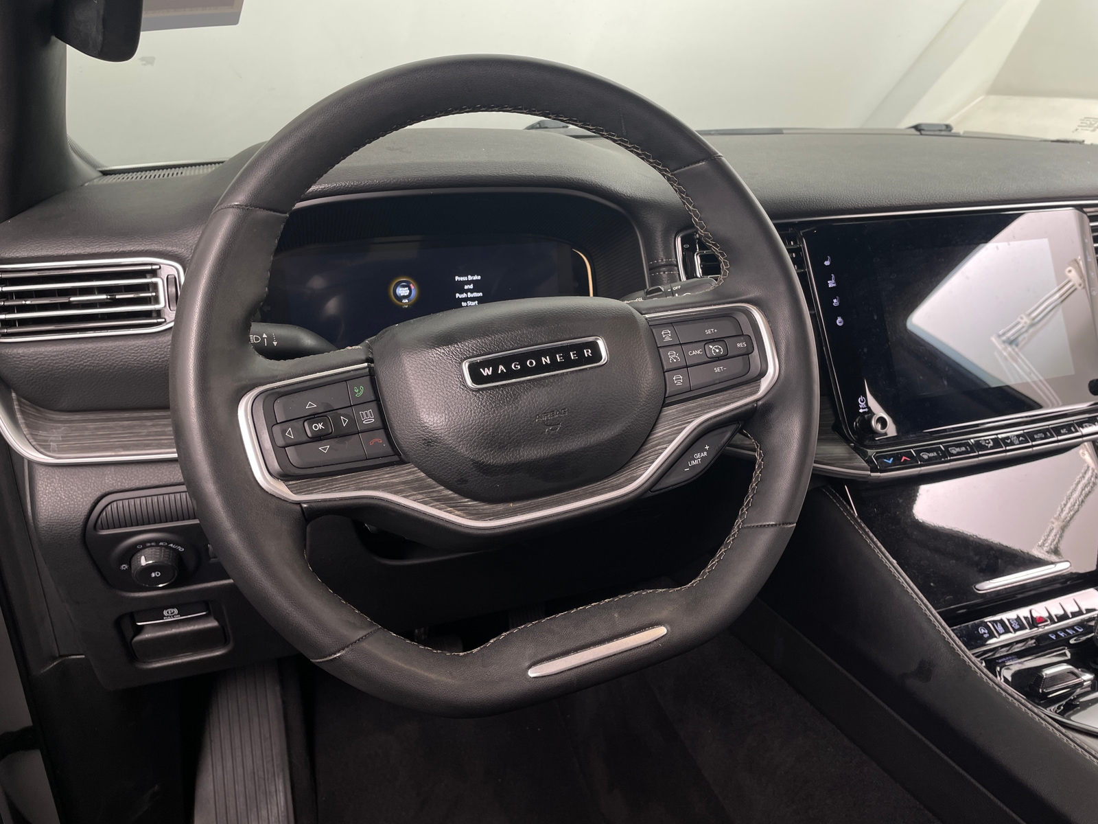 Thumbnail: 2024 Jeep Wagoneer - 4