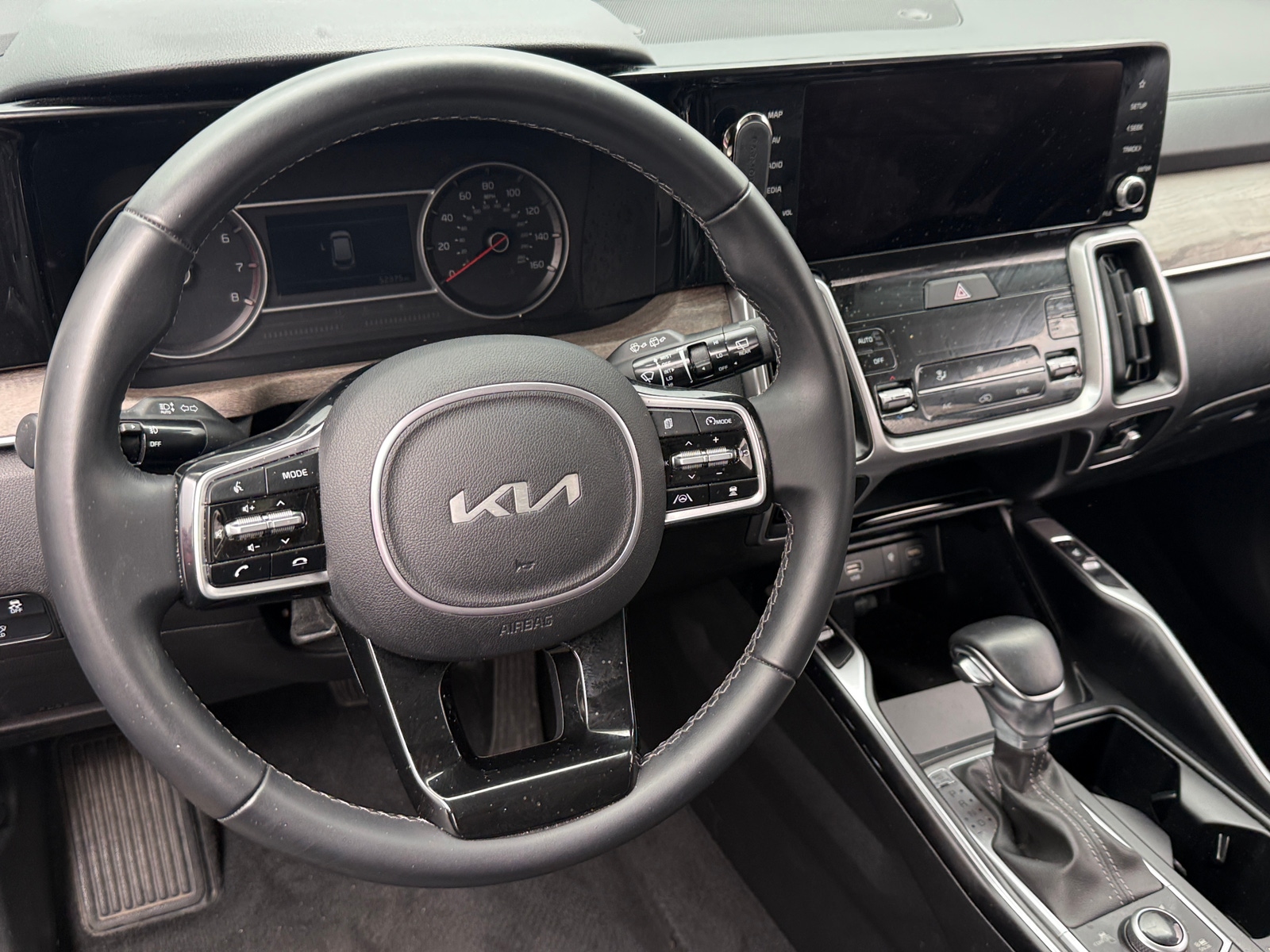Thumbnail: 2023 Kia Sorento - 4