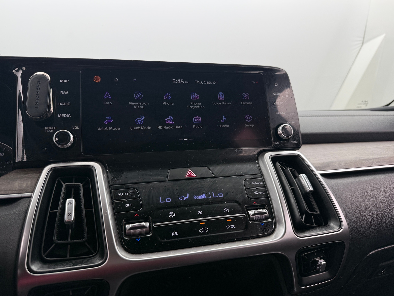 Thumbnail: 2023 Kia Sorento - 3