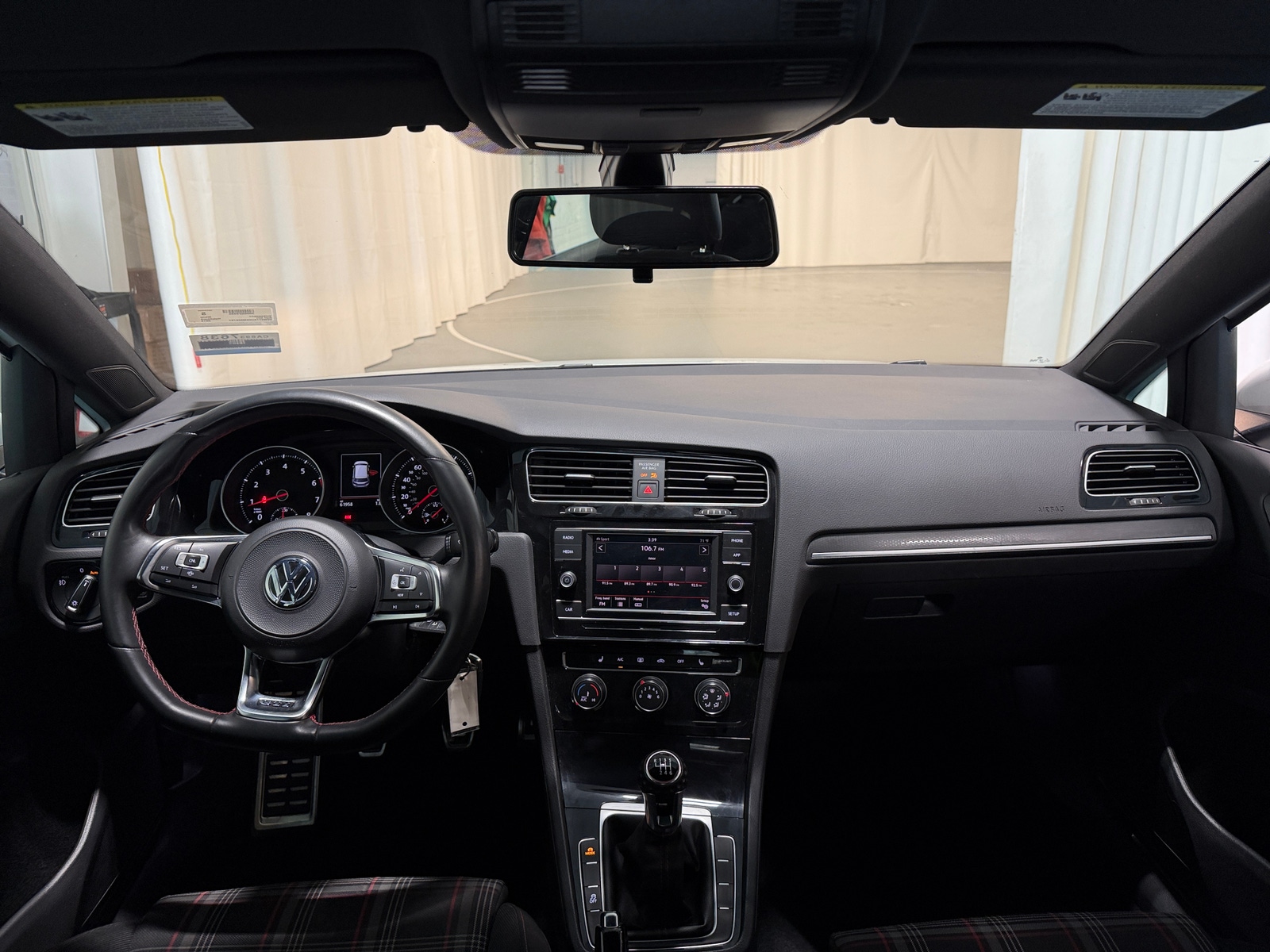 Thumbnail: 2019 Volkswagen Golf - 3