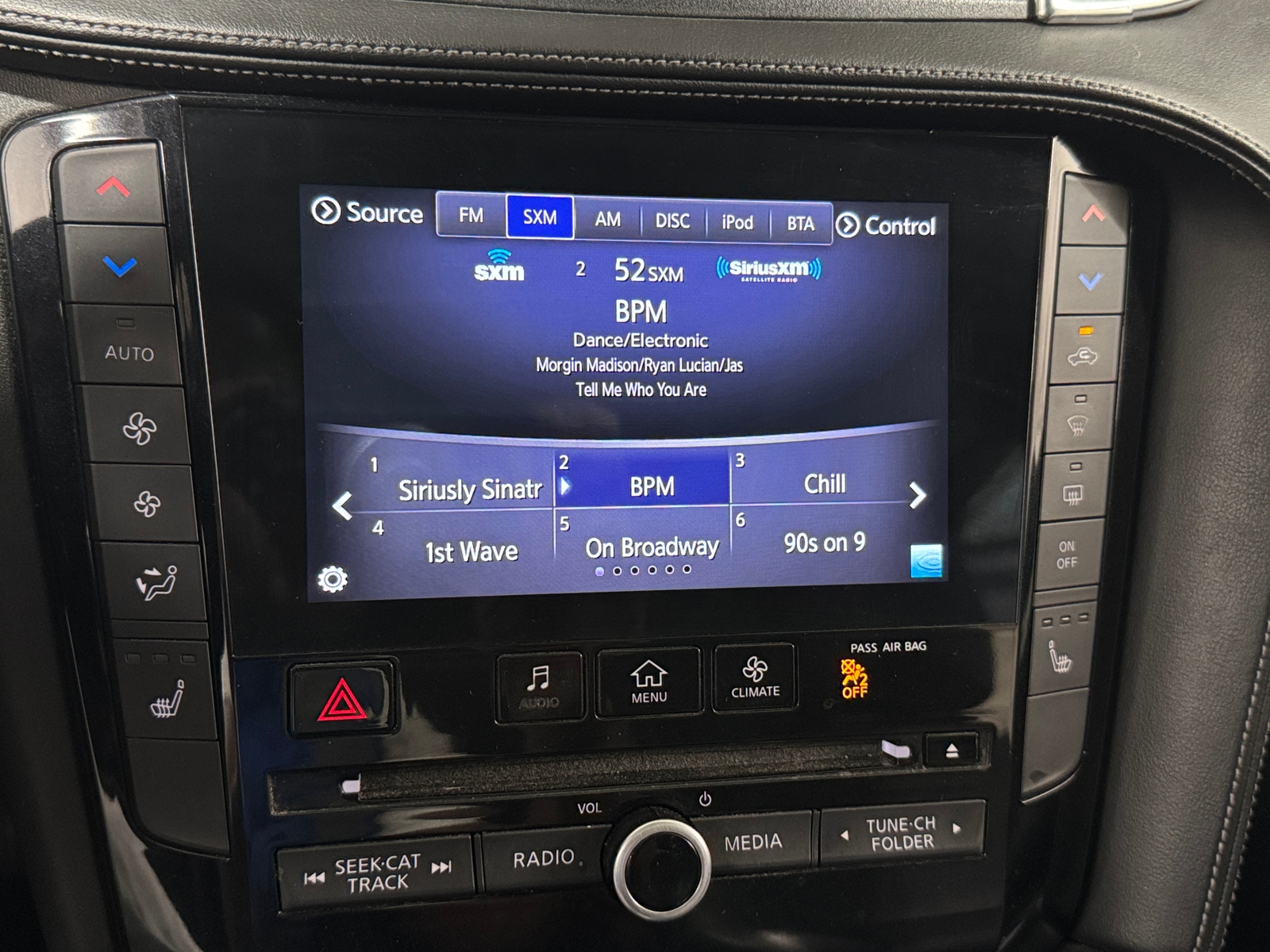 Thumbnail: 2019 INFINITI QX50 - 3