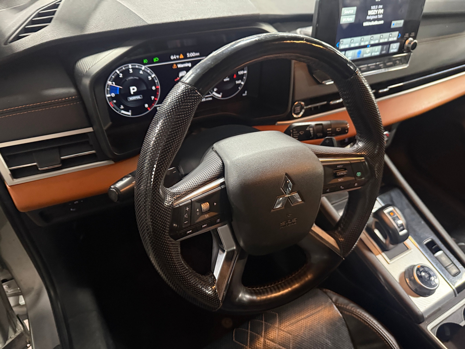 Thumbnail: 2023 Mitsubishi Outlander - 5
