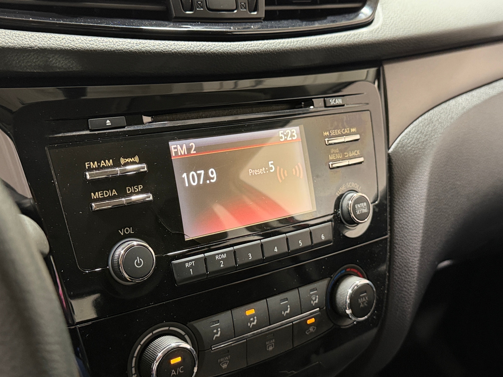 Thumbnail: 2018 Nissan Rogue Sport - 4